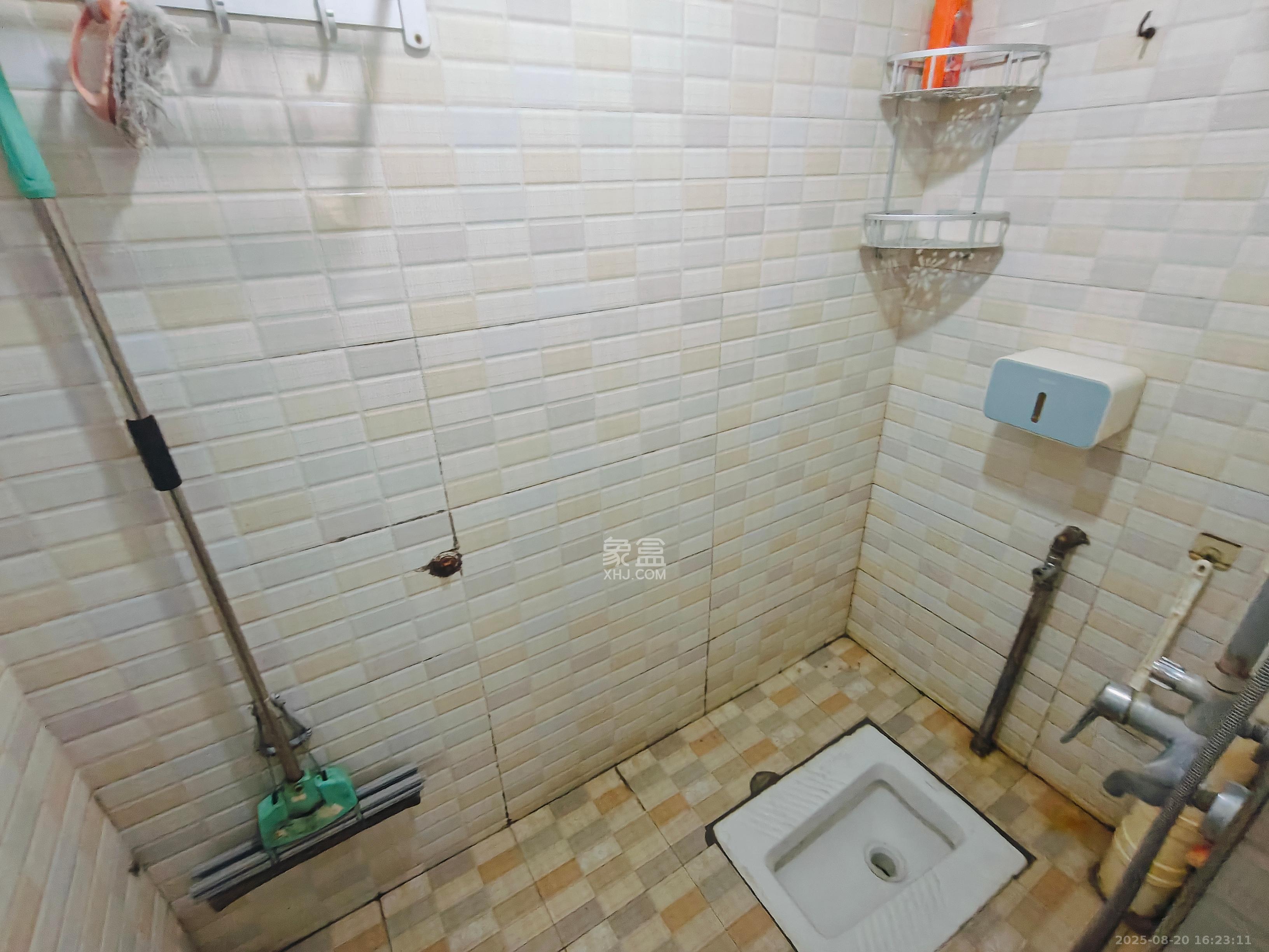 裕农街散盘  1室1厅1卫    2200.0元/月室内图