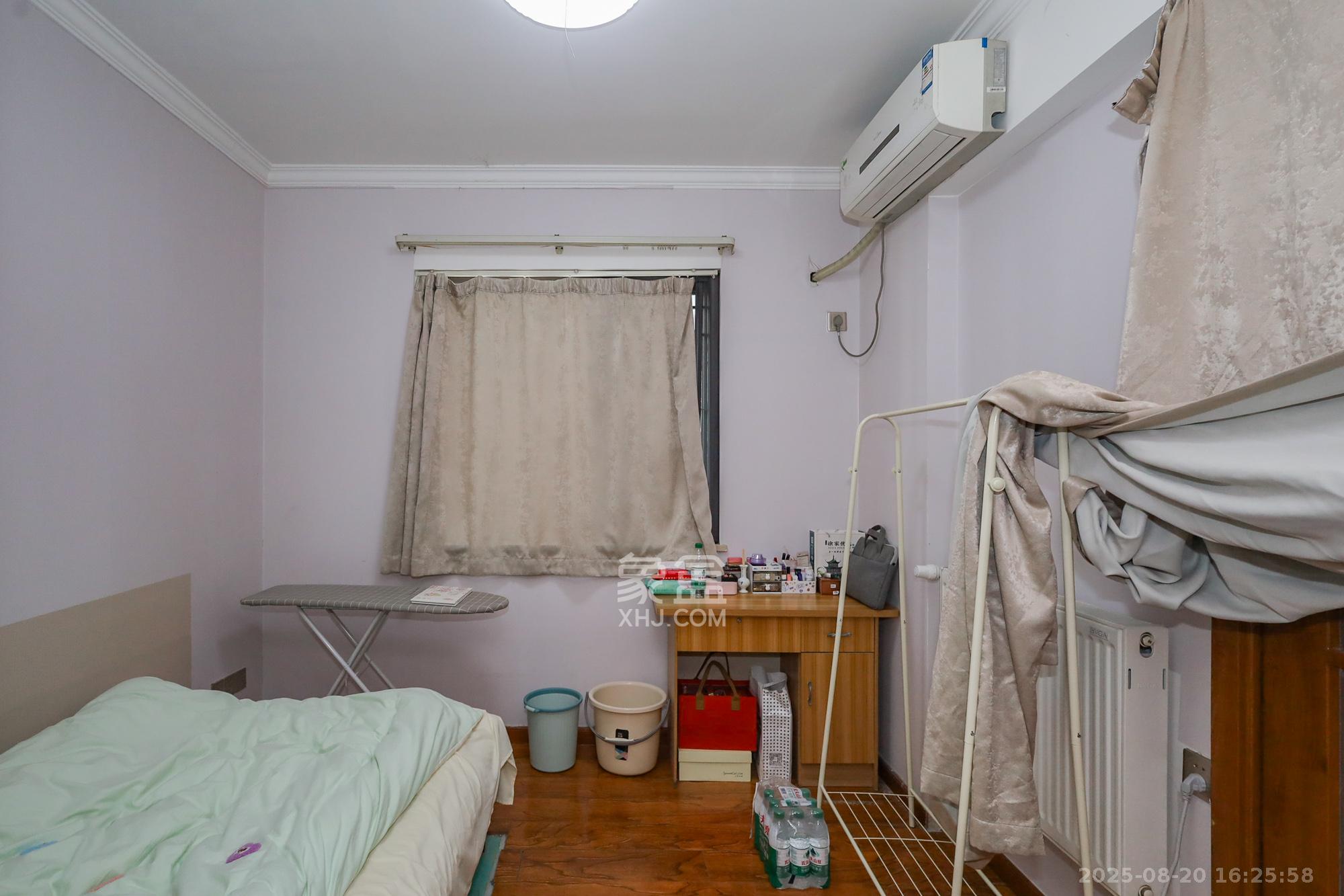 南山雍江汇(滨江国际新城) 3室2厅1卫 130.0万 南山雍江汇(滨江国际新城) 3室2厅1卫 130.0万卧室