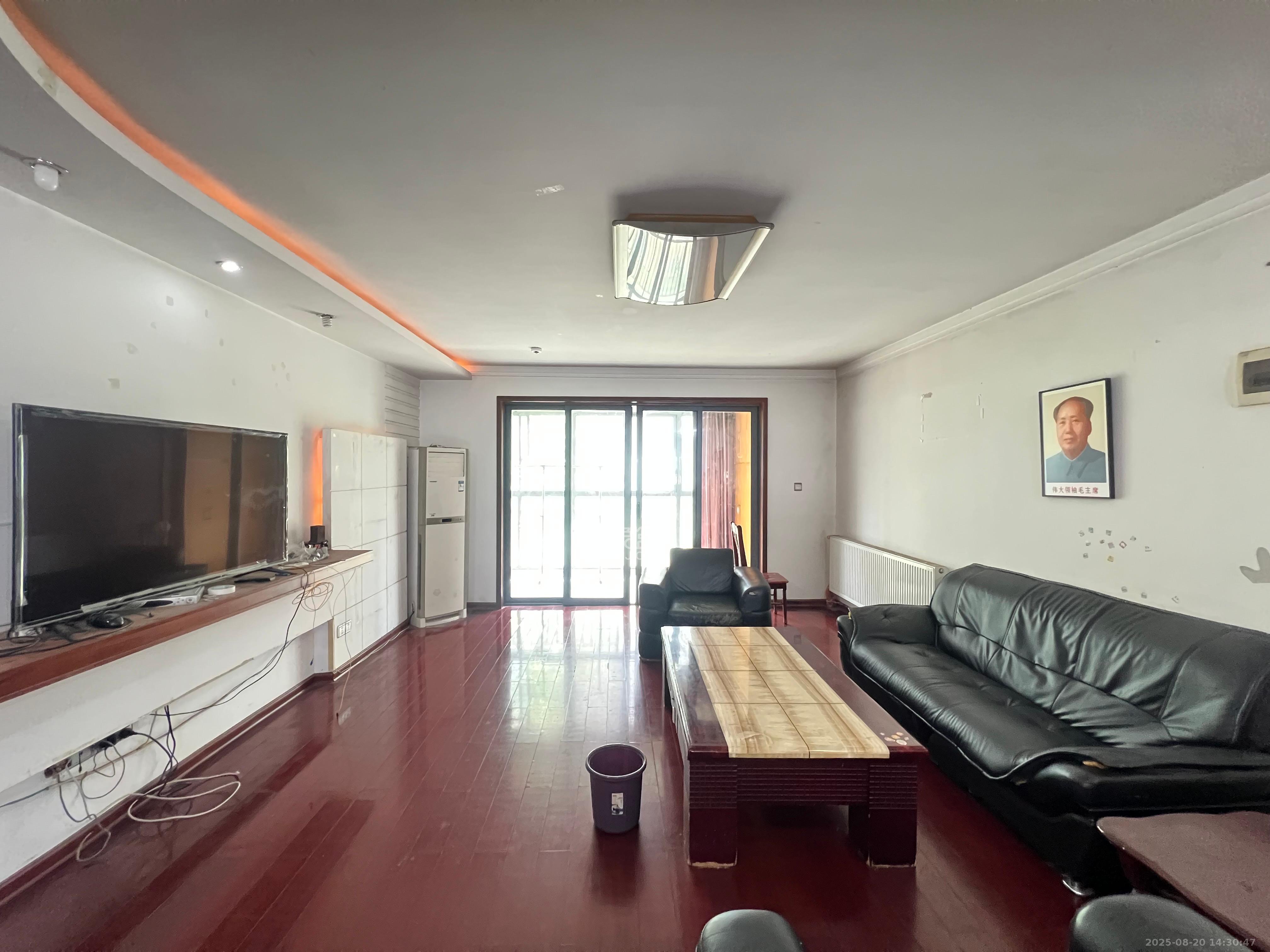 银港水晶城  4室2厅2卫    2800.0元/月 银港水晶城  4室2厅2卫    2800.0元/月