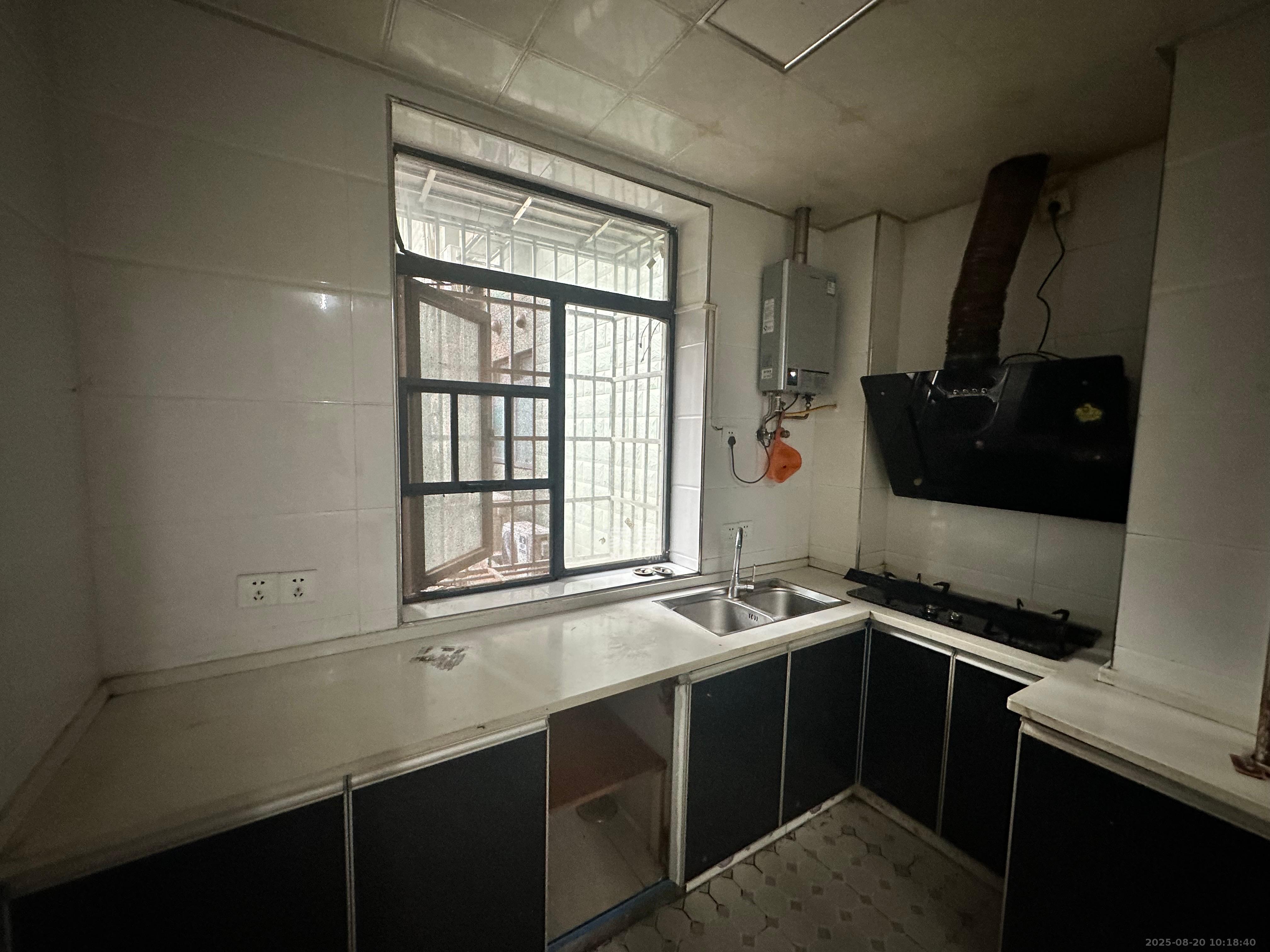 茶山馨苑 3室2厅1卫 2800.0元/月 茶山馨苑 3室2厅1卫 2800.0元/月室内图