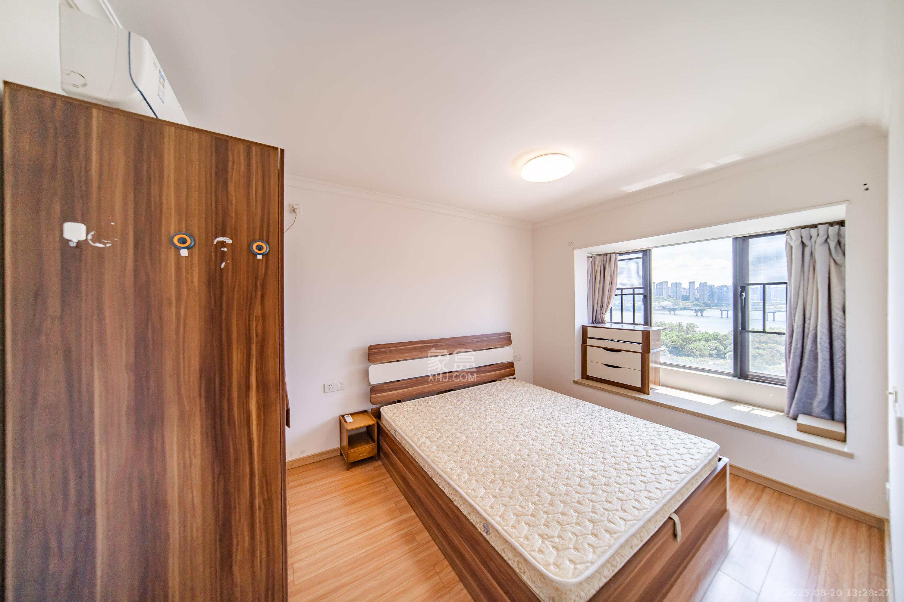 万科金域缇香 3室2厅2卫 140.0万 万科金域缇香 3室2厅2卫 140.0万卧室