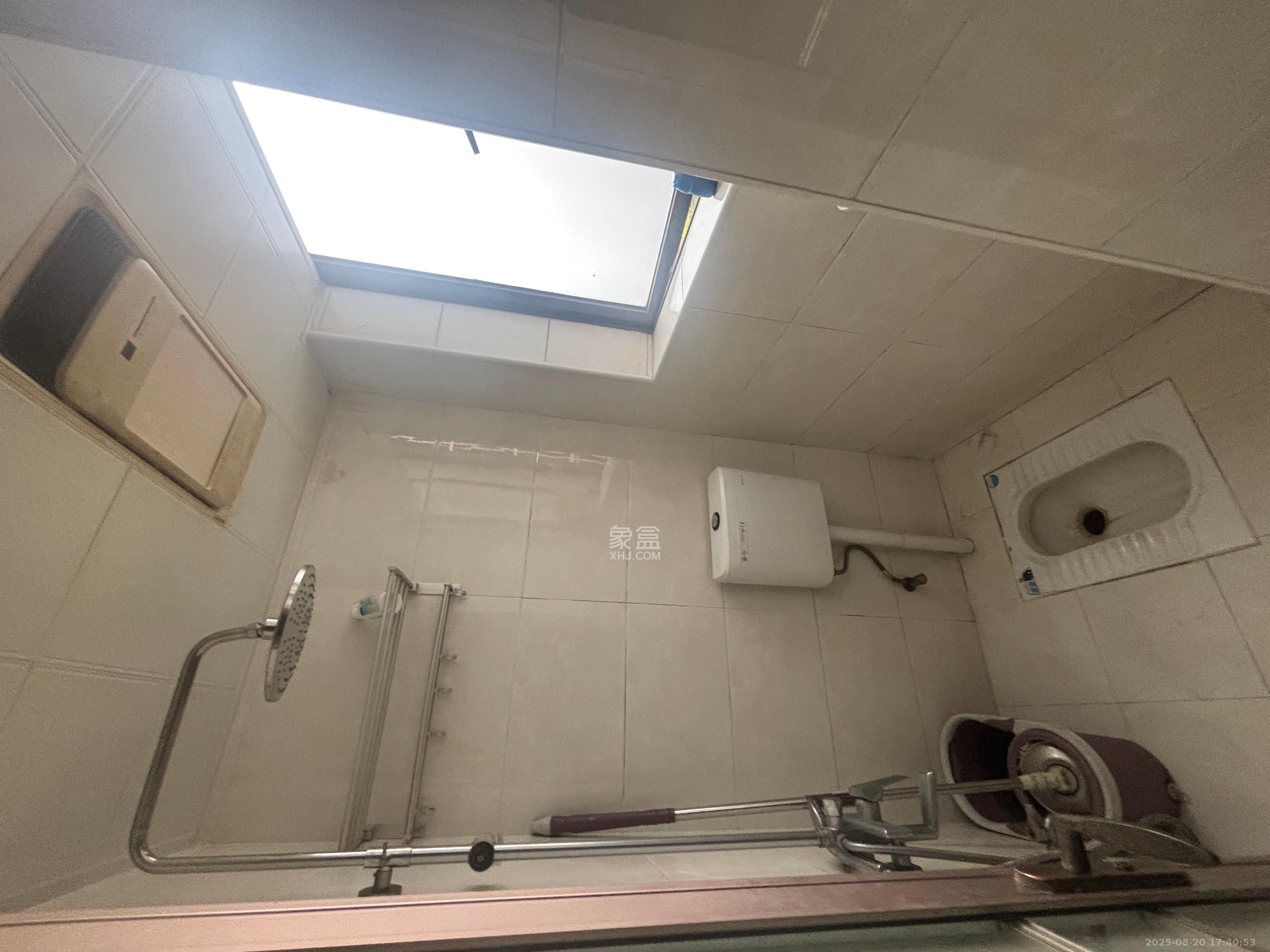 东岸梅园小区 1室1厅1卫 1400.0元/月 东岸梅园小区 1室1厅1卫 1400.0元/月室内图