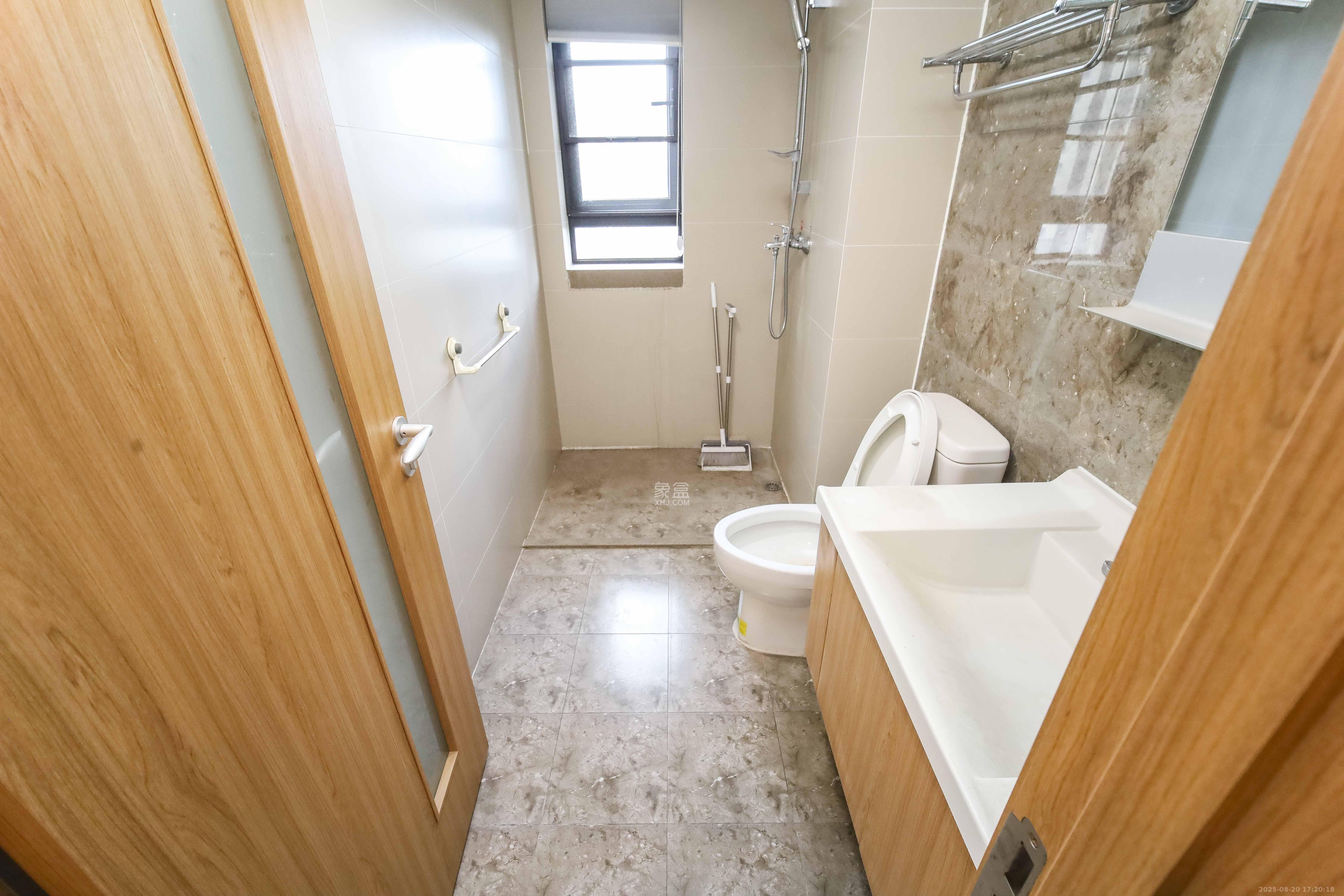 万科金域蓝湾 3室2厅2卫 128.0万 万科金域蓝湾 3室2厅2卫 128.0万卫生间