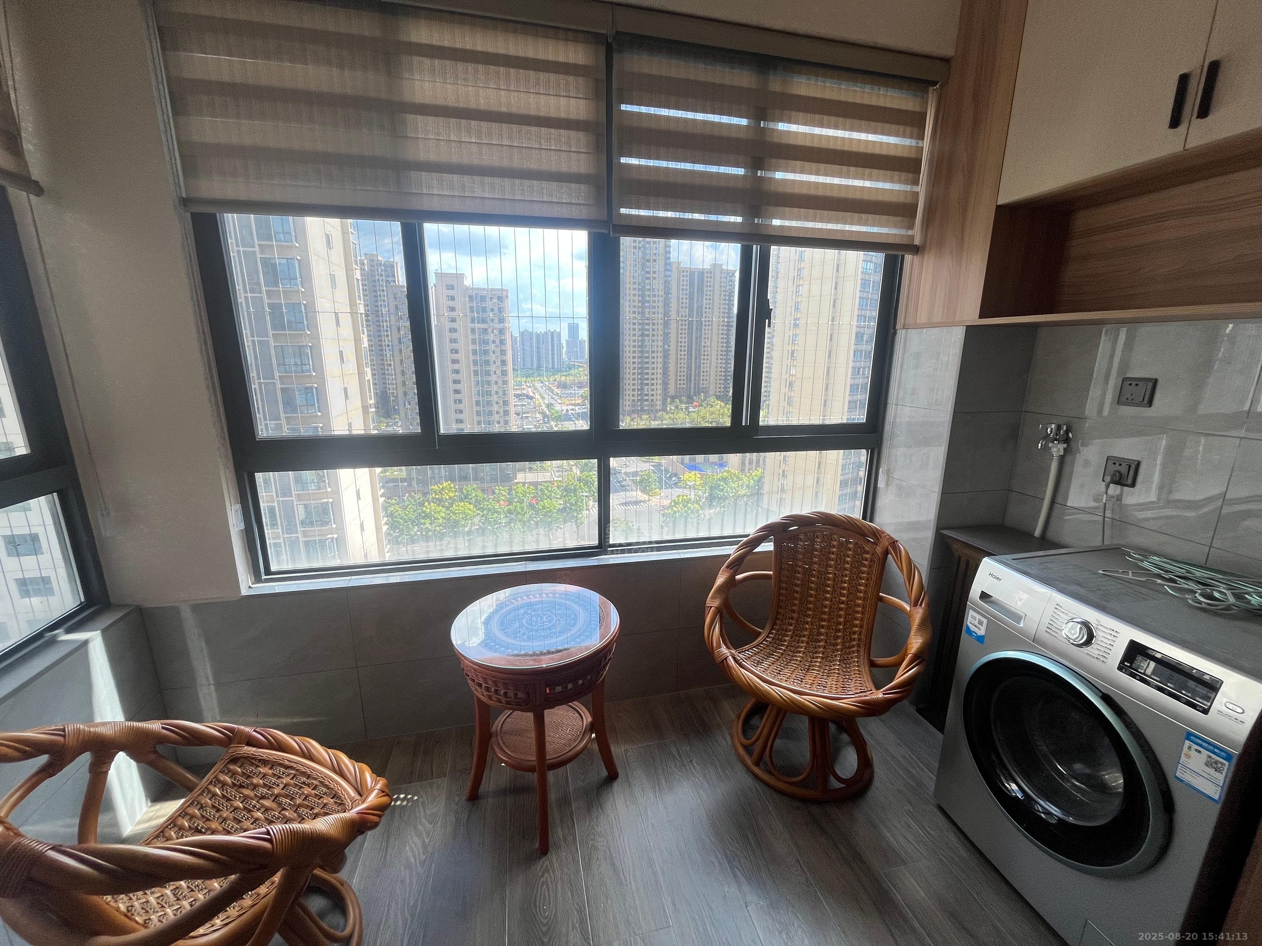 山水豪庭  1室1厅1卫    1600.0元/月室内图