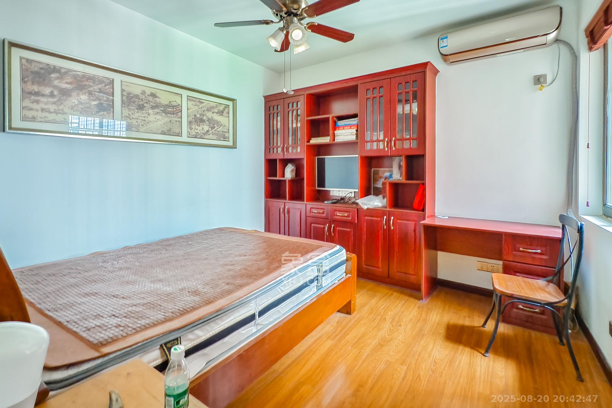 金色山庄 3室2厅2卫 105.0万 金色山庄 3室2厅2卫 105.0万卧室