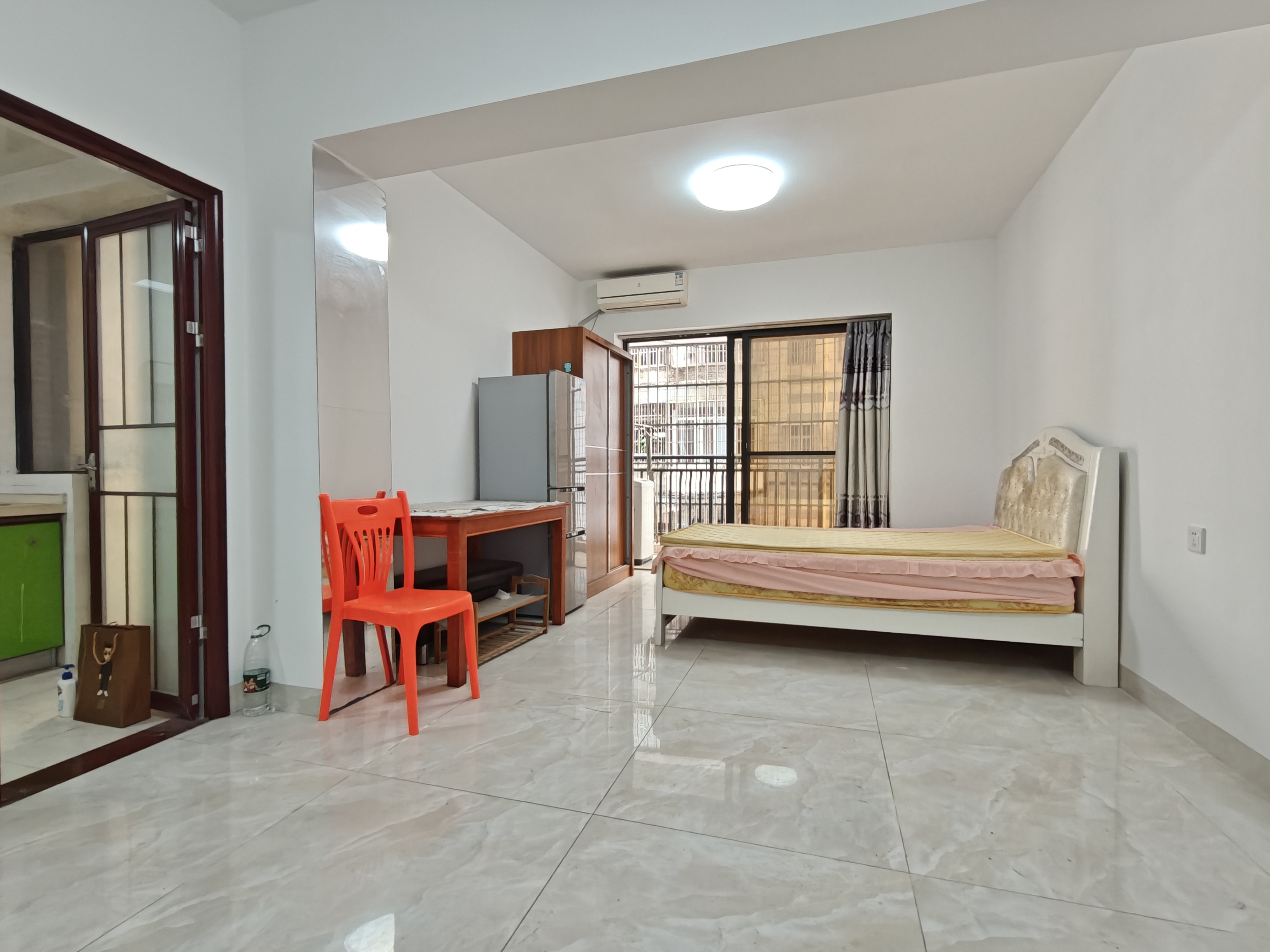 名门学府【八顺大厦】 1室1厅1卫 1600.0元/月 名门学府【八顺大厦】 1室1厅1卫 1600.0元/月室内图