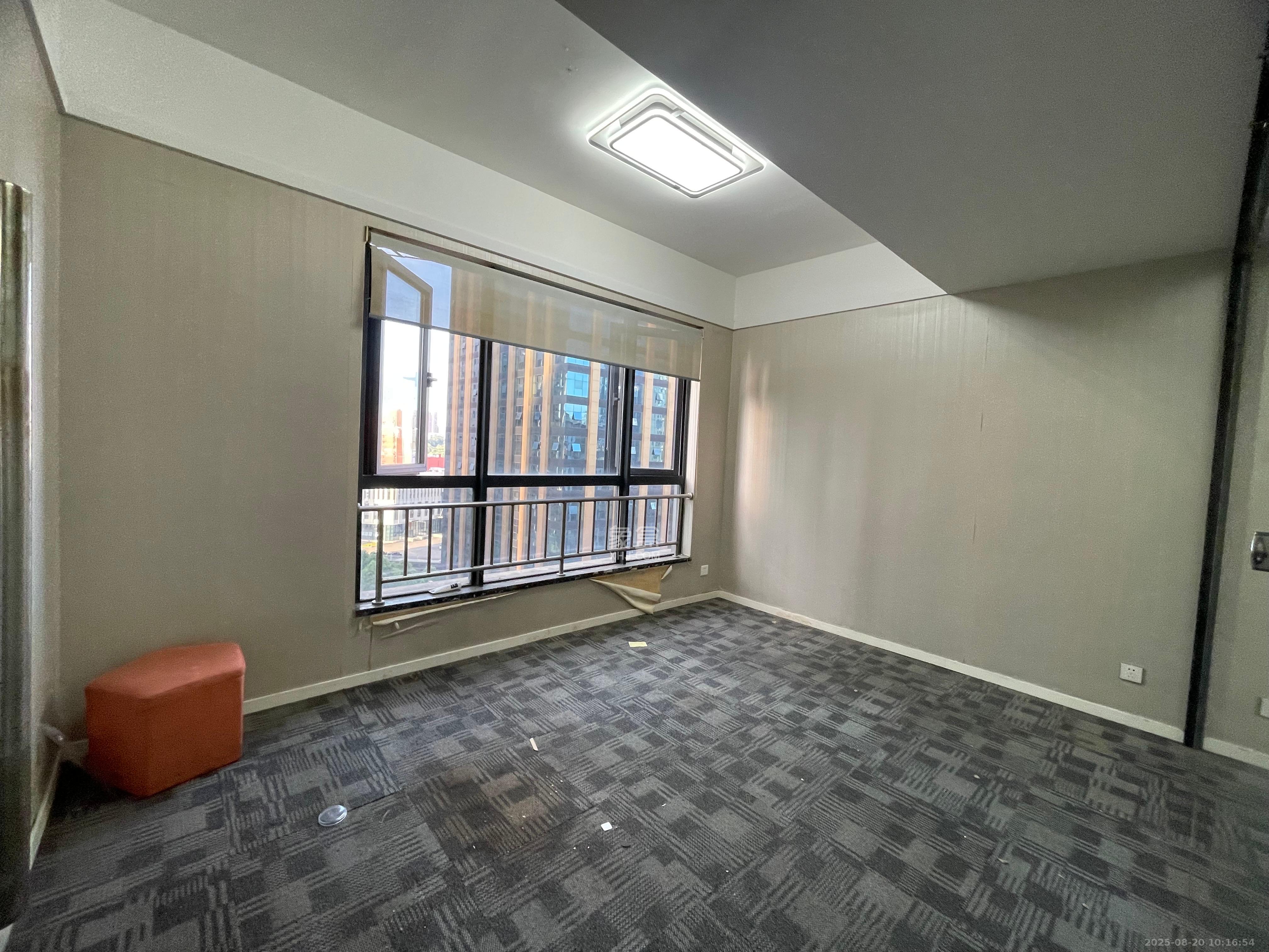 德思勤城市广场(宝格丽公寓) 1室1厅1卫 2500.0元/月 德思勤城市广场(宝格丽公寓) 1室1厅1卫 2500.0元/月室内图