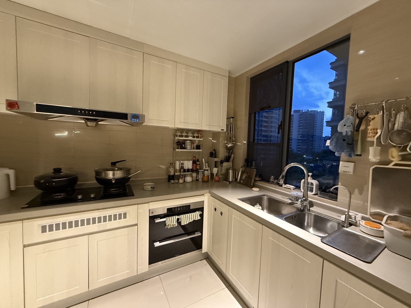 大华锦绣海岸一期 3室2厅2卫 245.0万 大华锦绣海岸一期 3室2厅2卫 245.0万客厅