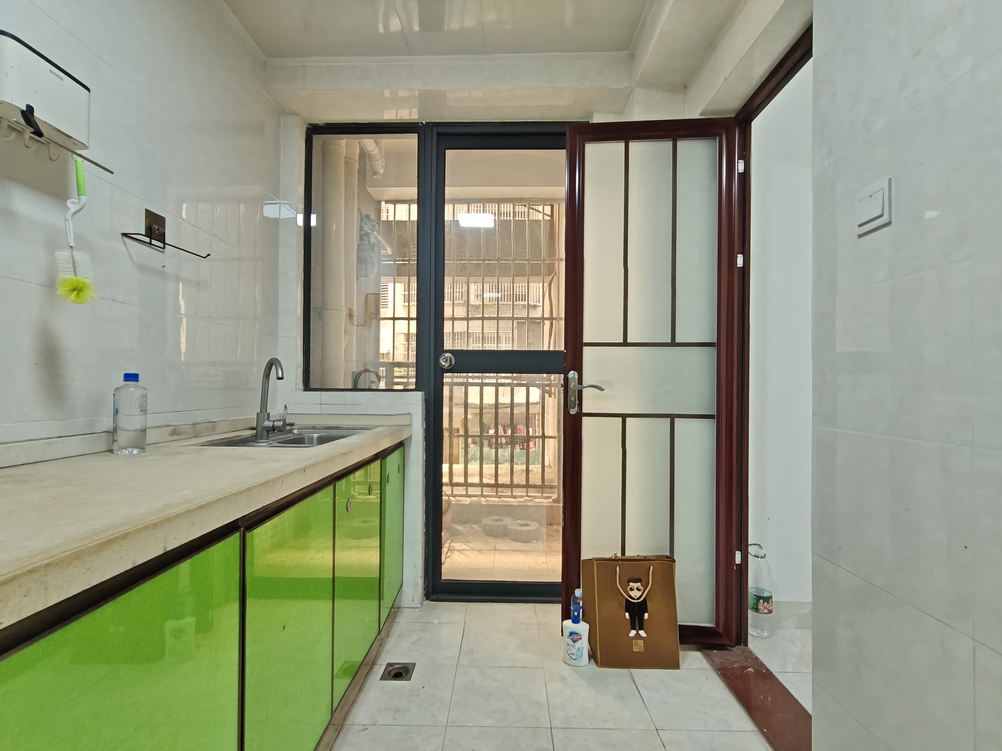 名门学府【八顺大厦】 1室1厅1卫 1600.0元/月 名门学府【八顺大厦】 1室1厅1卫 1600.0元/月室内图