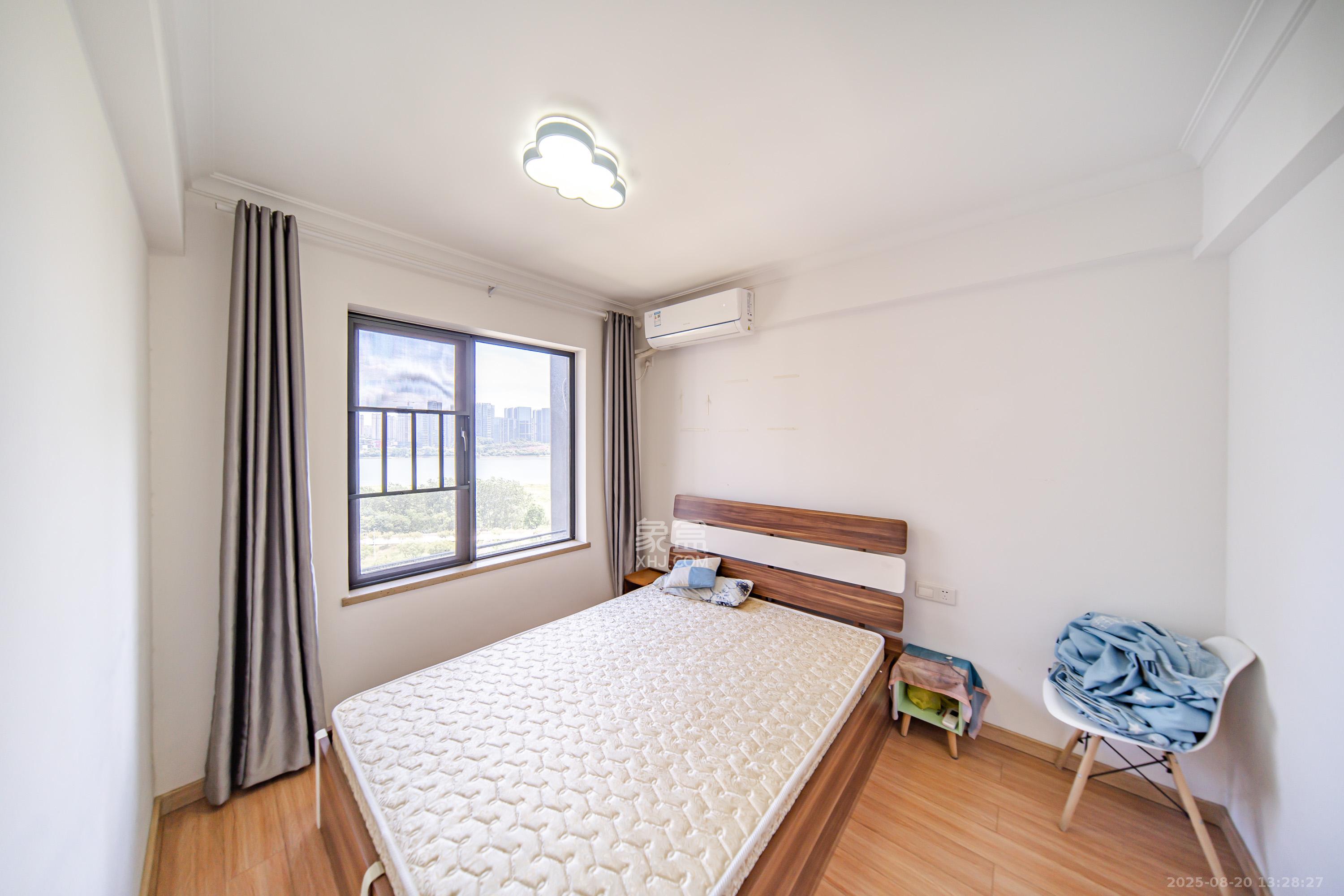 万科金域缇香 3室2厅2卫 140.0万 万科金域缇香 3室2厅2卫 140.0万卧室