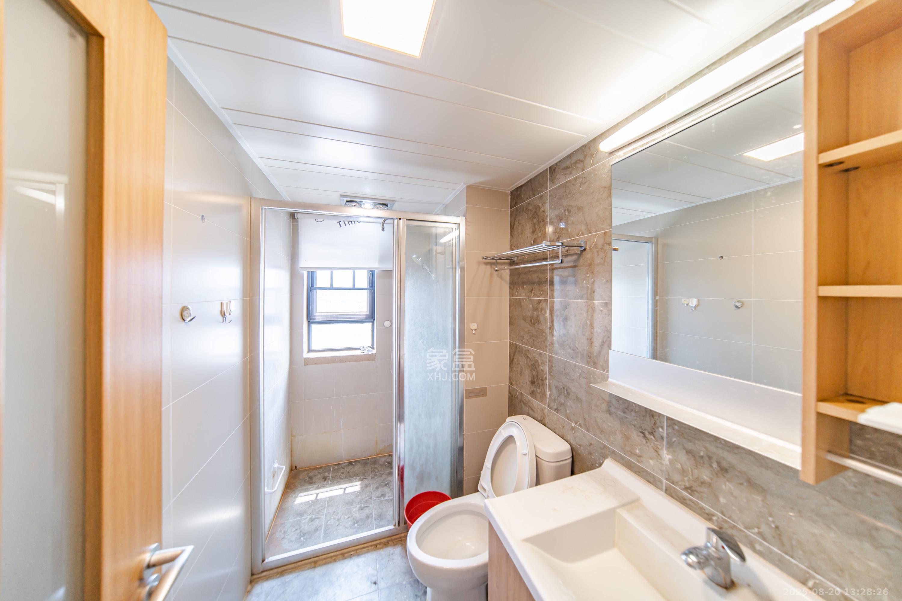 万科金域缇香 3室2厅2卫 140.0万 万科金域缇香 3室2厅2卫 140.0万卫生间