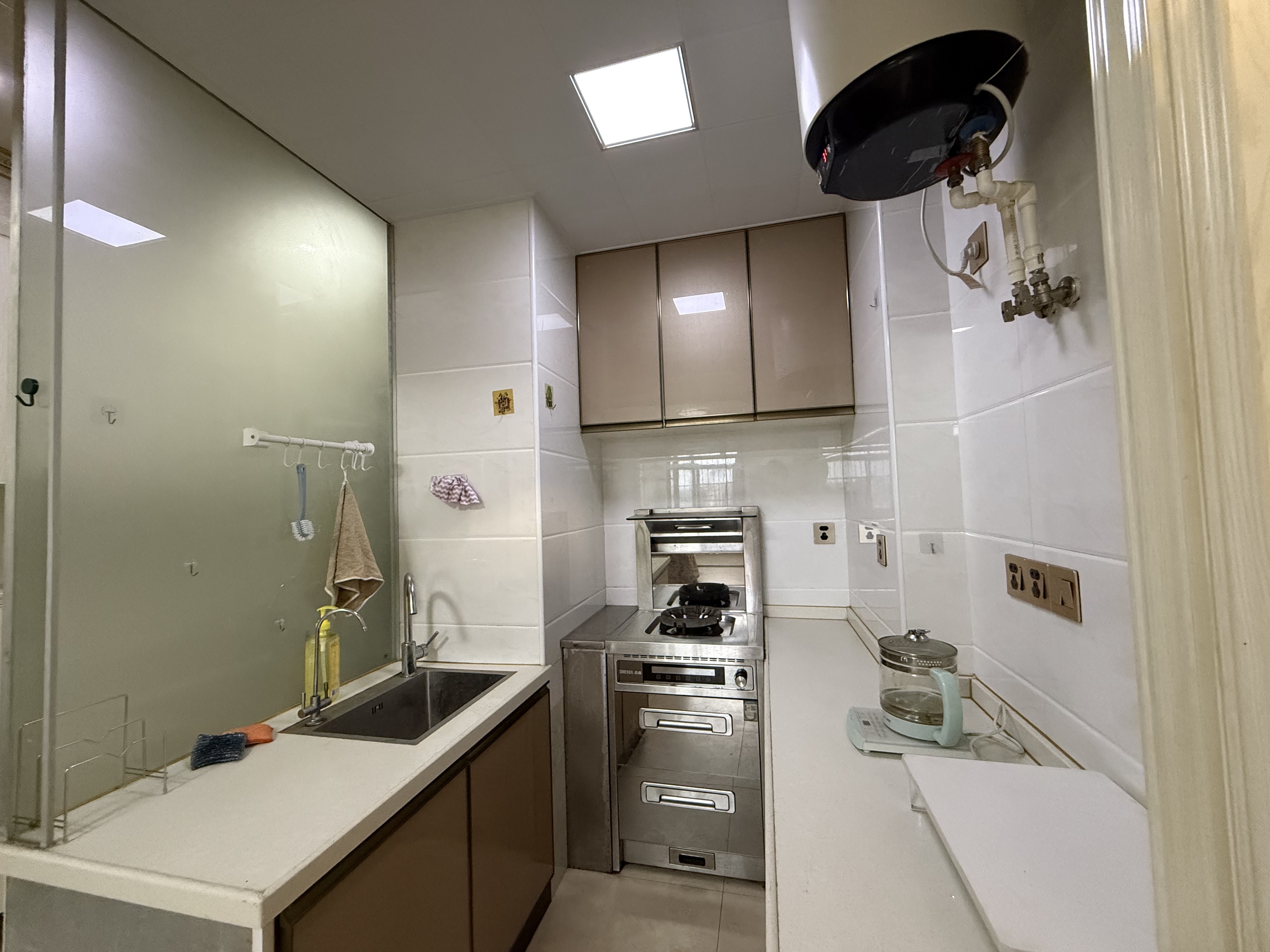 东方豪苑  1室1厅1卫    1100.0元/月 东方豪苑  1室1厅1卫    1100.0元/月室内图