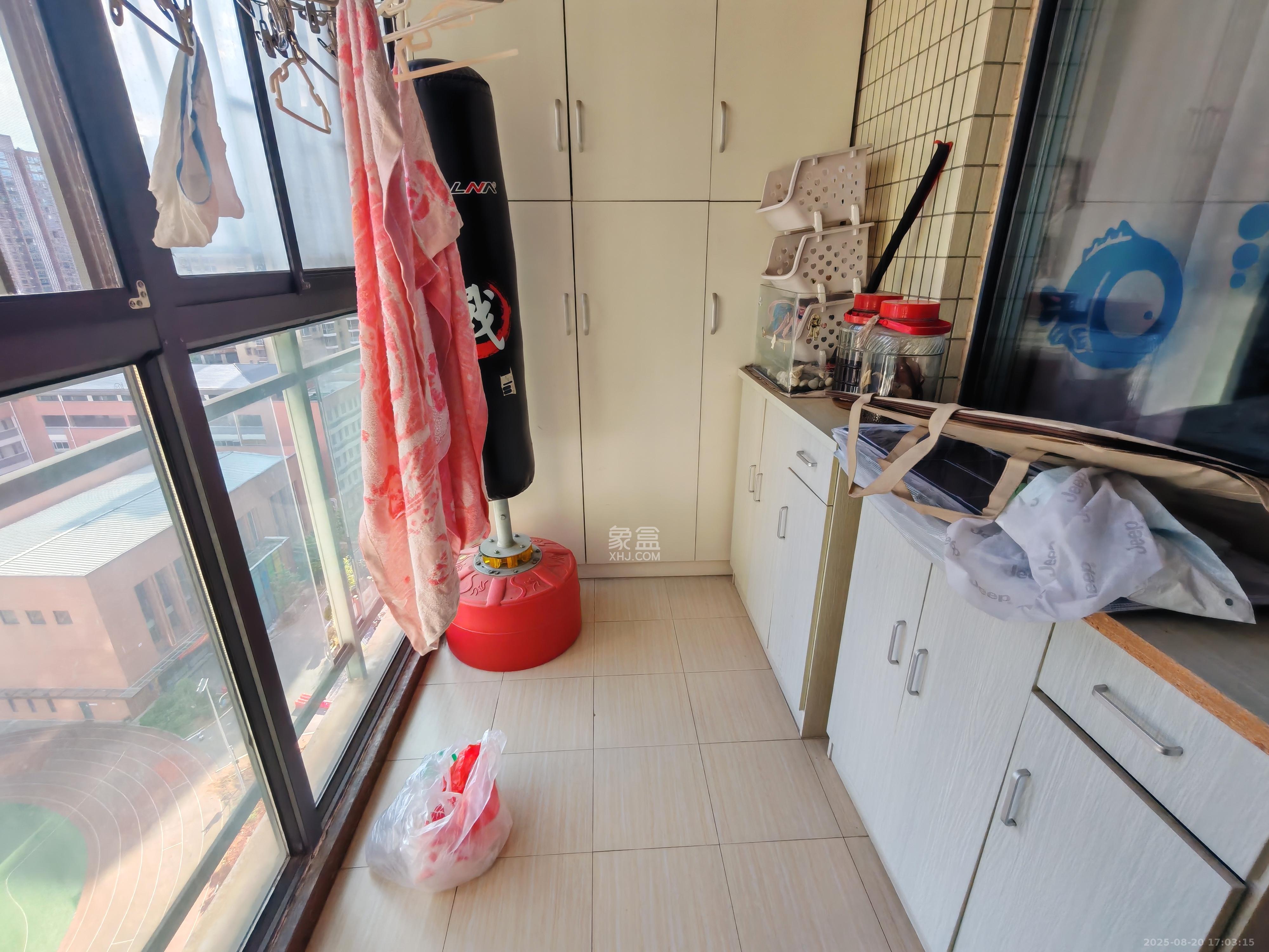 巢之恋  3室2厅2卫   2500.00元/月室内图