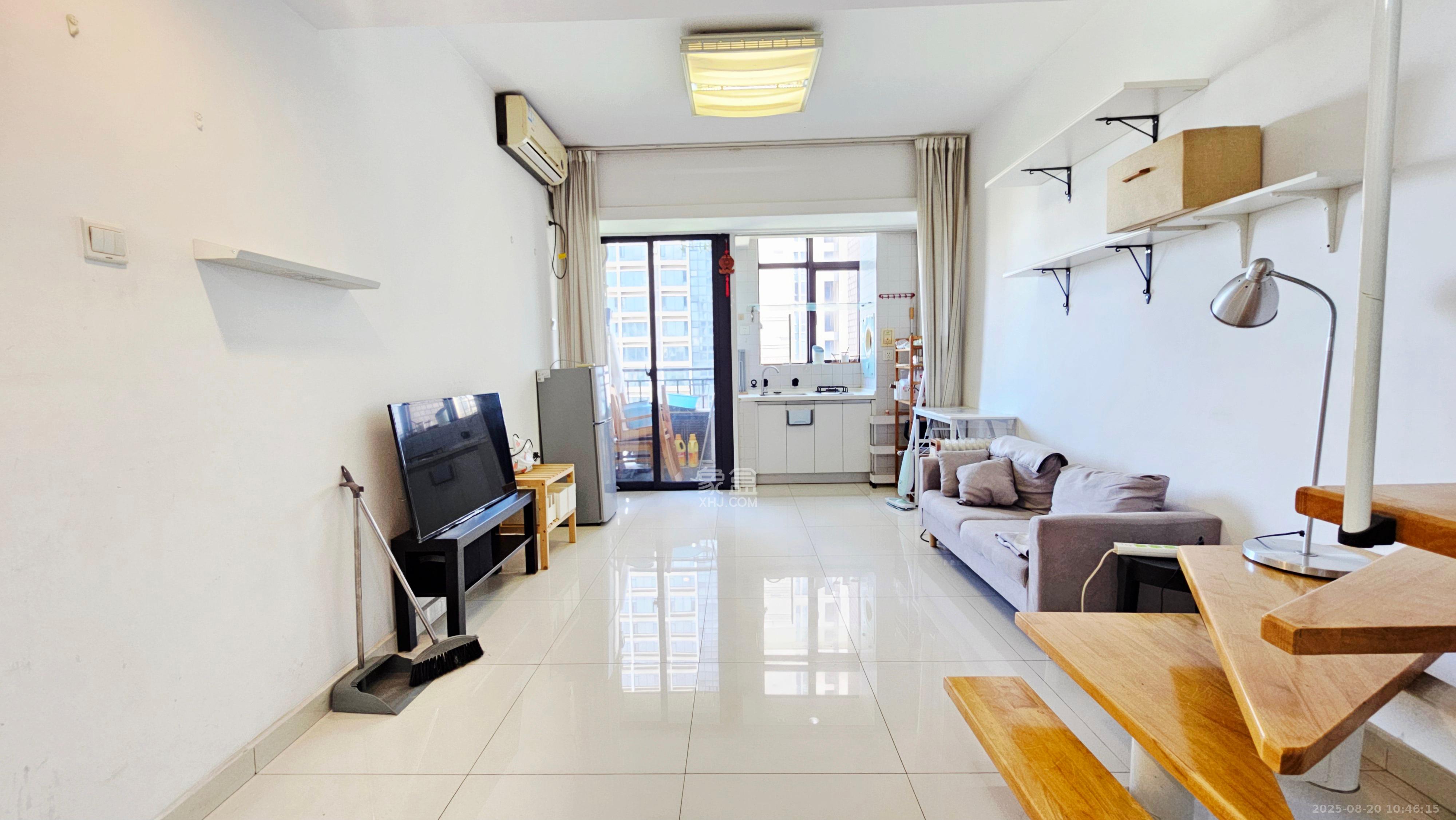 华润凤凰城一期  1室1厅1卫    1500.0元/月 华润凤凰城一期  1室1厅1卫    1500.0元/月