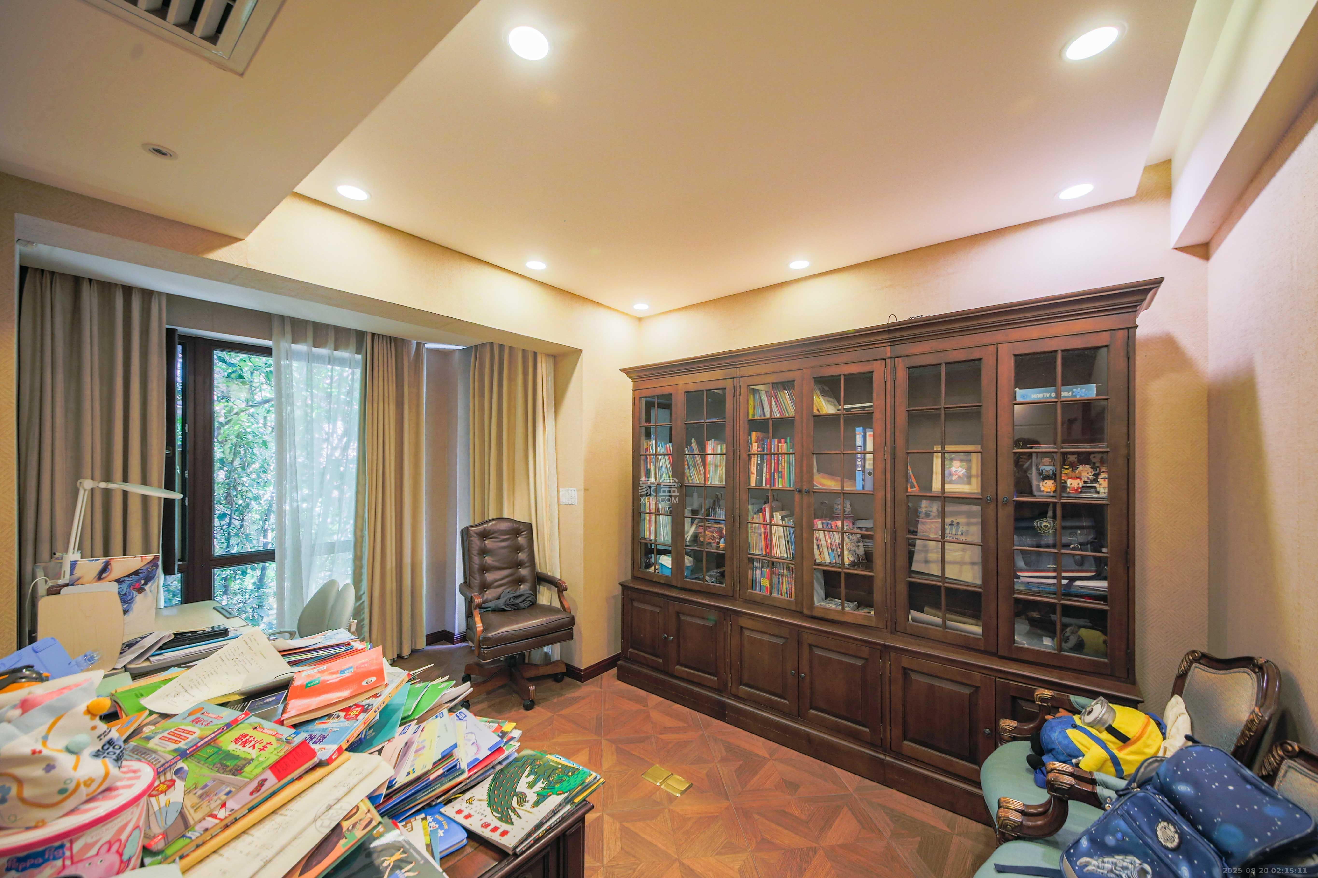 奥林匹克花园  4室2厅3卫    248.0万卧室