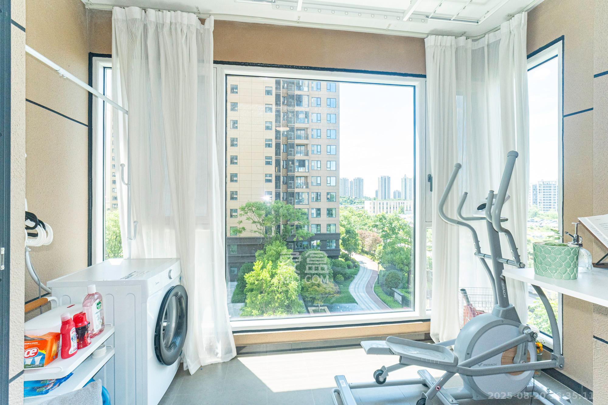 运达锦绣广场 3室1厅1卫 134.0万 运达锦绣广场 3室1厅1卫 134.0万阳台