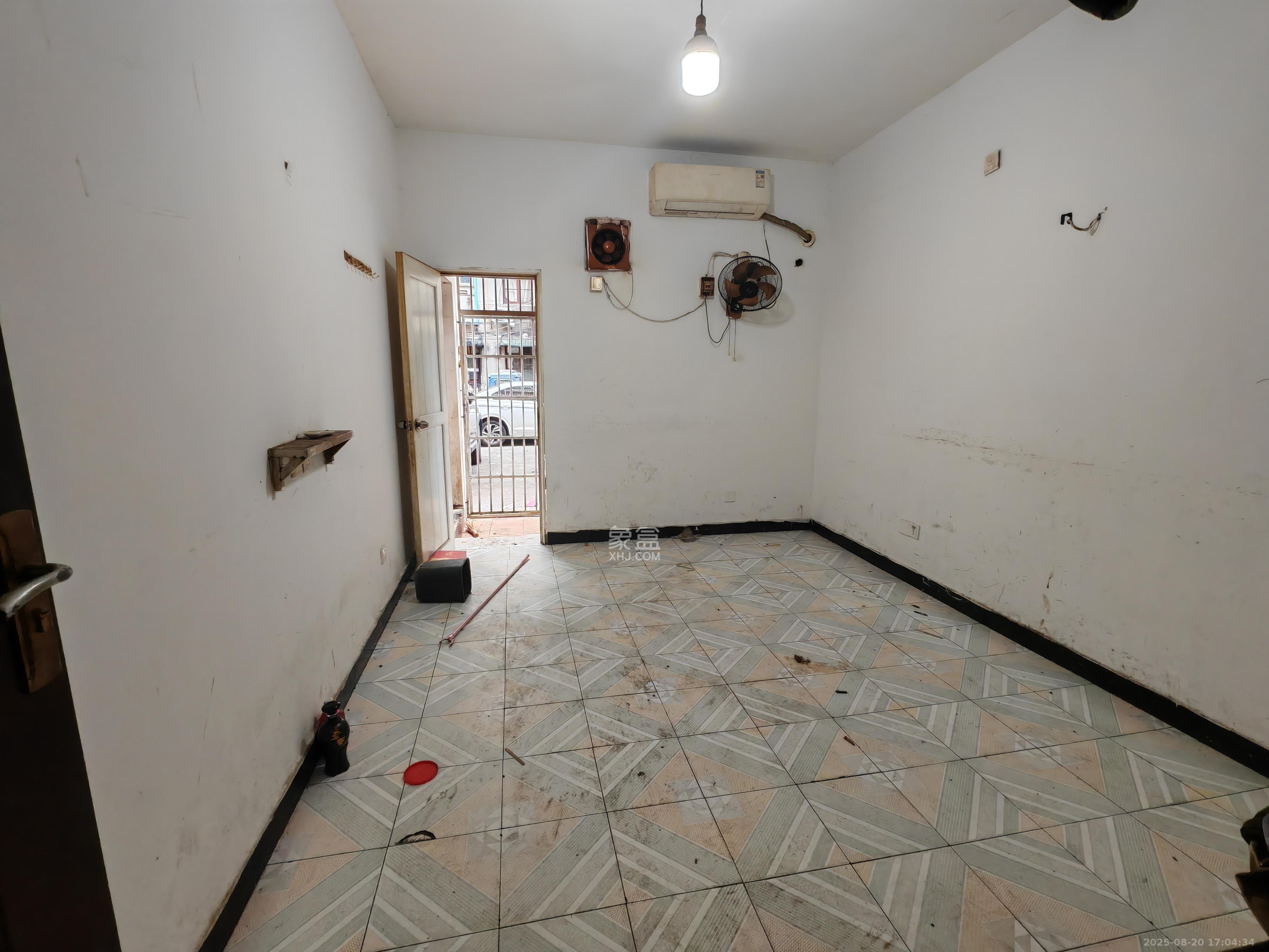 国庆新村  3室1厅1卫    2200.0元/月 国庆新村  3室1厅1卫    2200.0元/月室内图