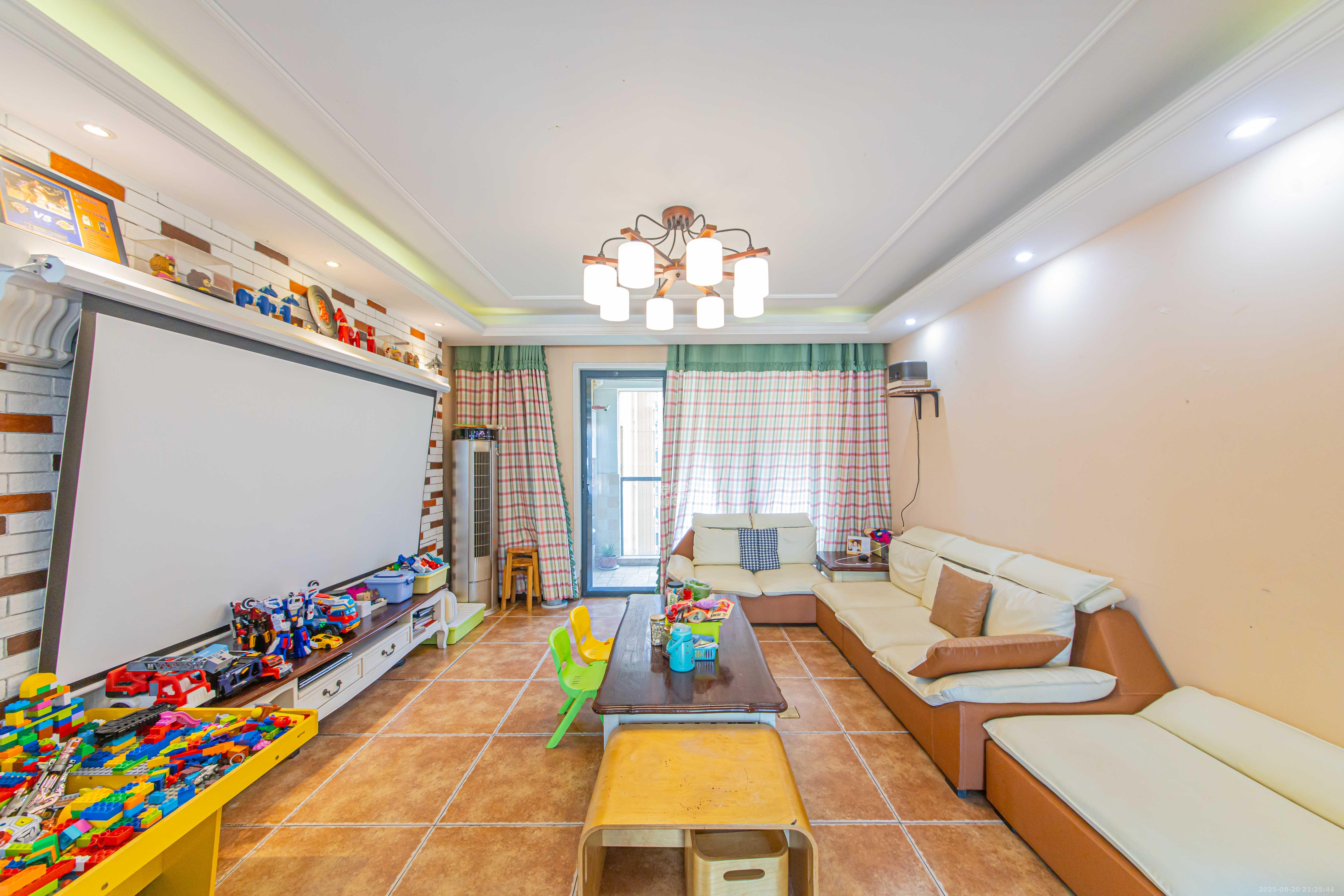 鑫远尚玺苑  4室2厅2卫    183.68万 鑫远尚玺苑  4室2厅2卫    183.68万客厅