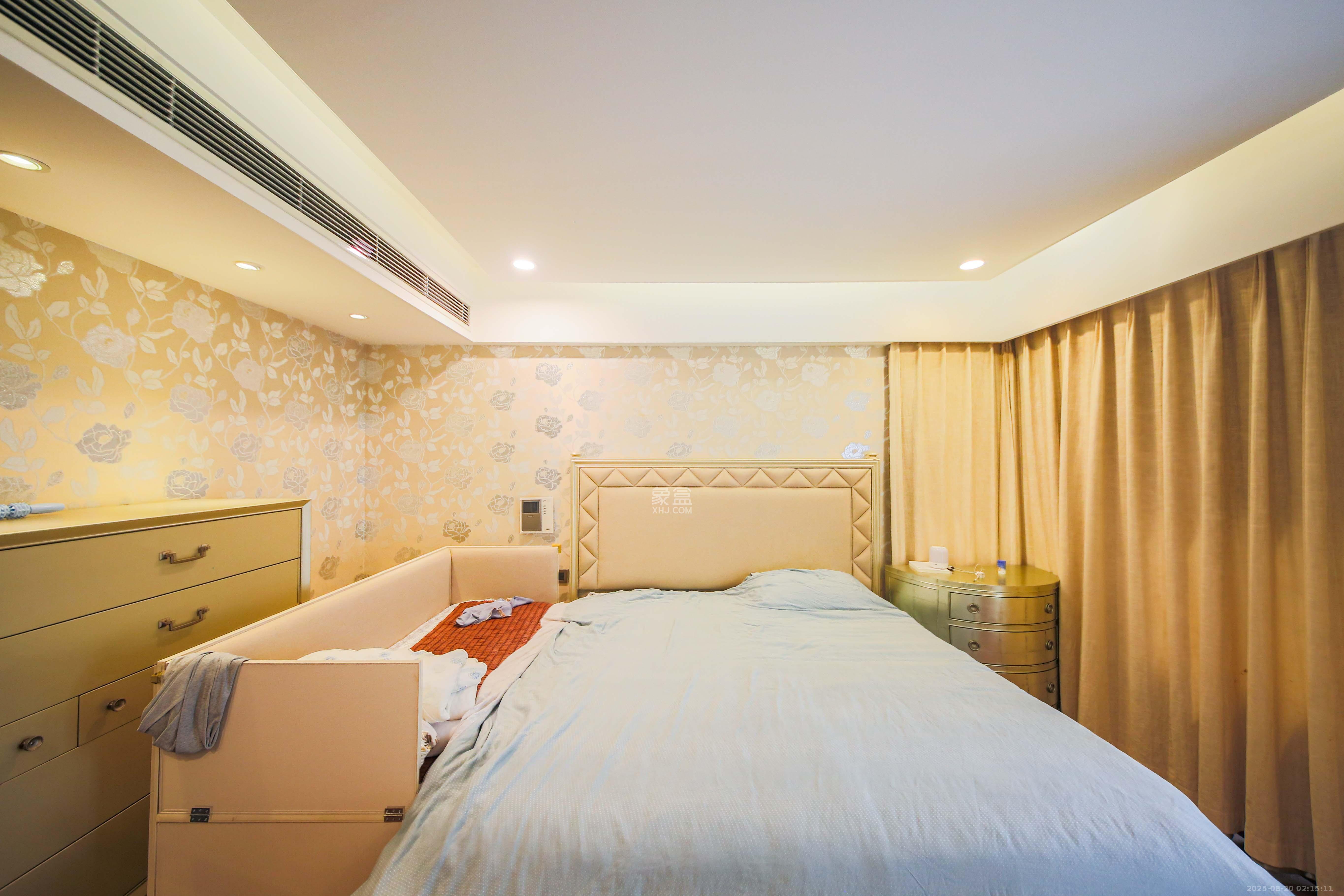 奥林匹克花园  4室2厅3卫    248.0万卧室