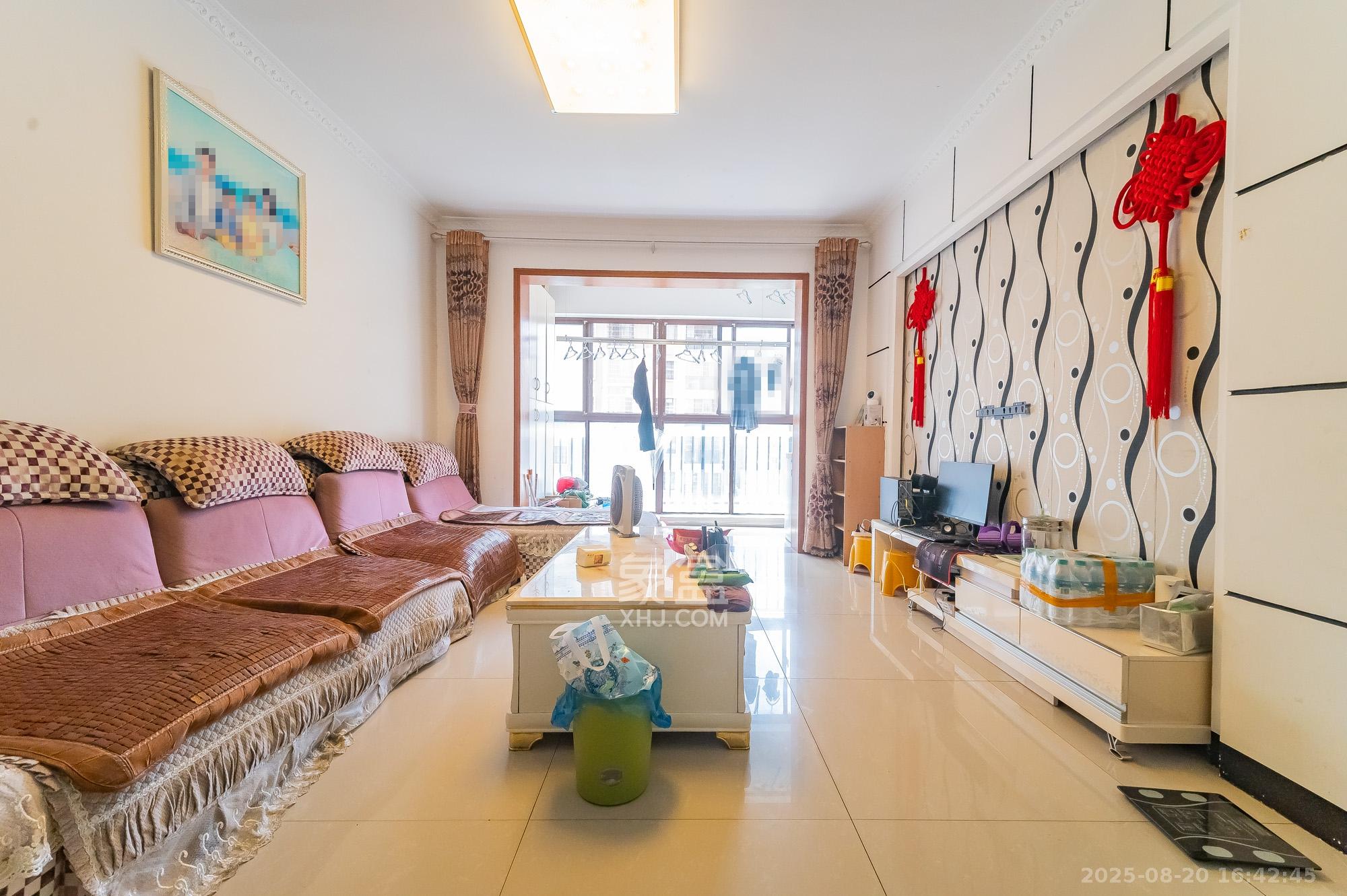 水岸世景 3室2厅1卫 56.0万 水岸世景 3室2厅1卫 56.0万客厅