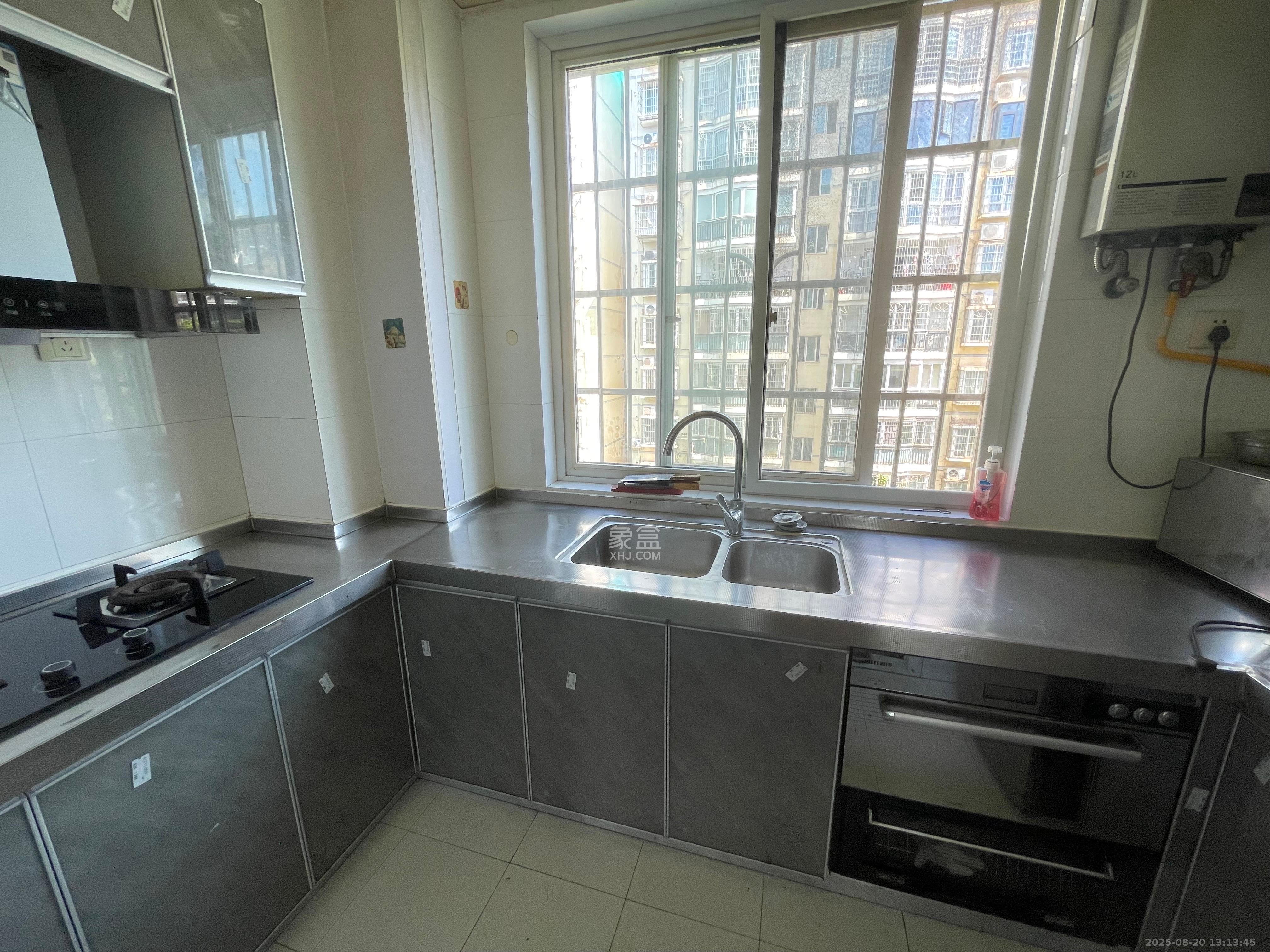 东方名都百草园  3室2厅2卫    1800.0元/月 东方名都百草园  3室2厅2卫    1800.0元/月室内图