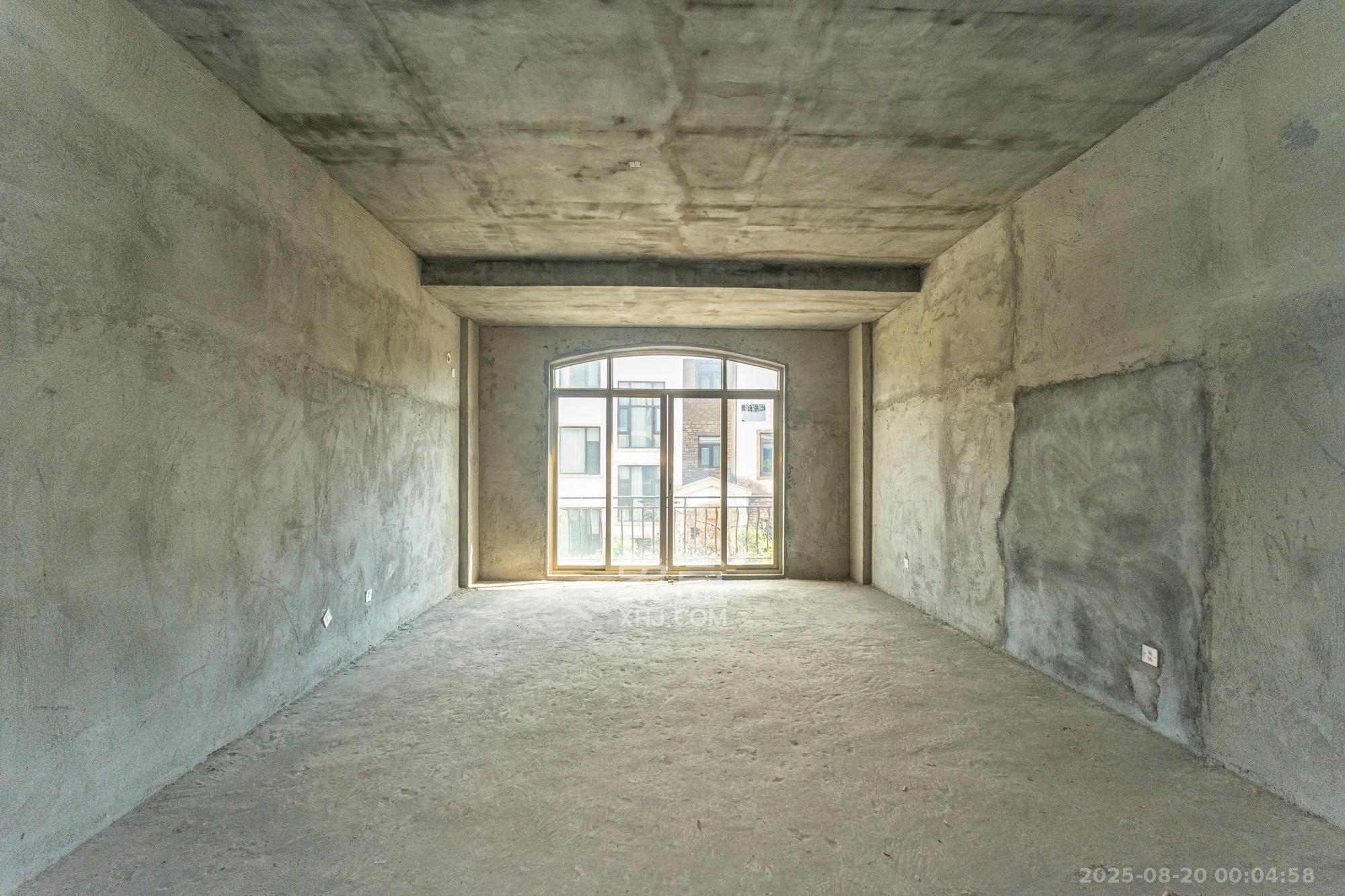 碧桂园威尼斯城  4室2厅5卫    415.0万 碧桂园威尼斯城  4室2厅5卫    415.0万客厅