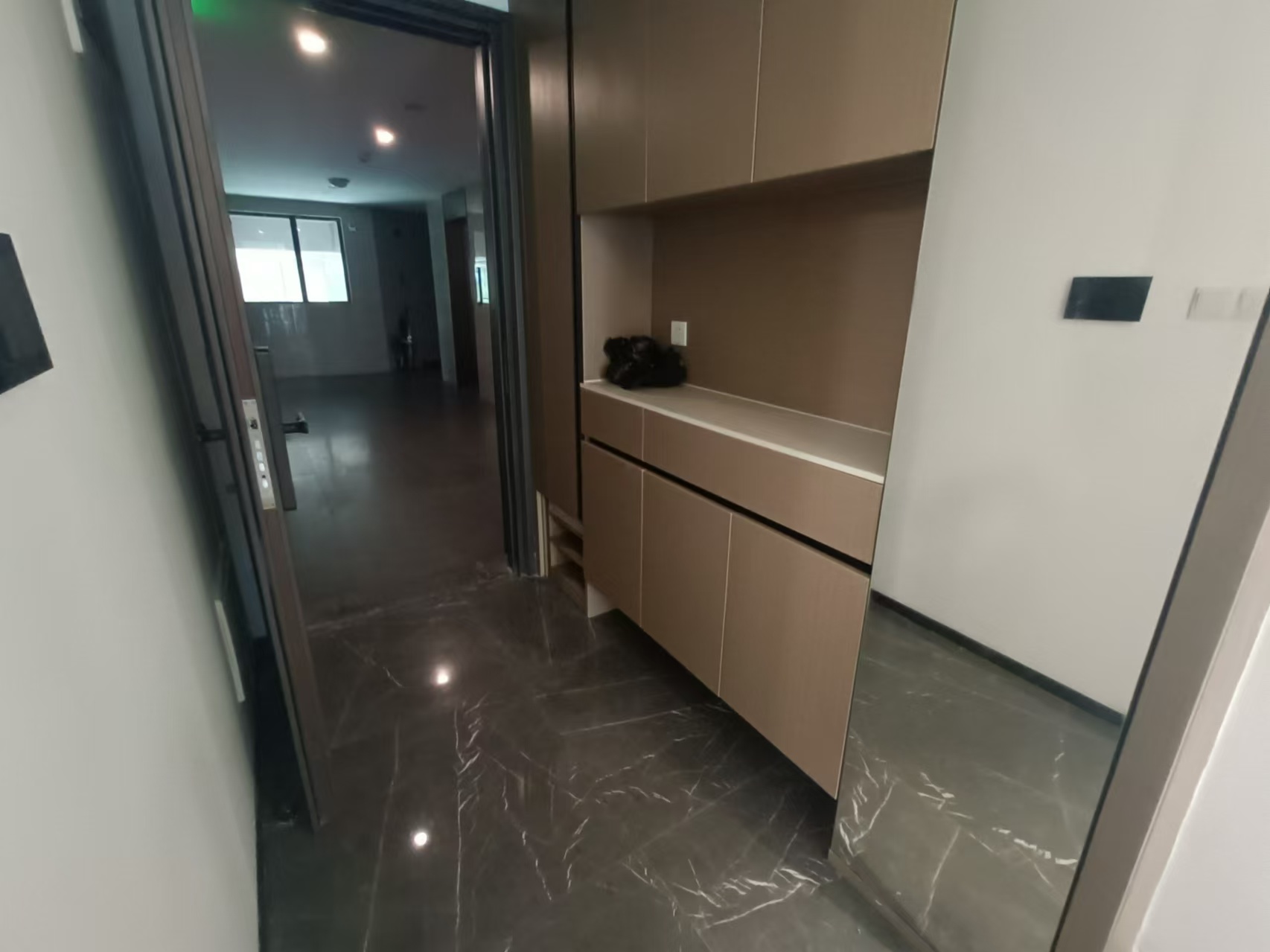 中海汇德里 3室2厅2卫 5200.0元/月 中海汇德里 3室2厅2卫 5200.0元/月室内图