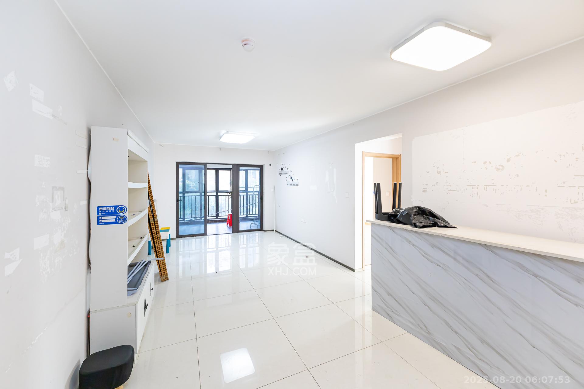 时代倾城二期 2室2厅1卫 60.0万 时代倾城二期 2室2厅1卫 60.0万客厅