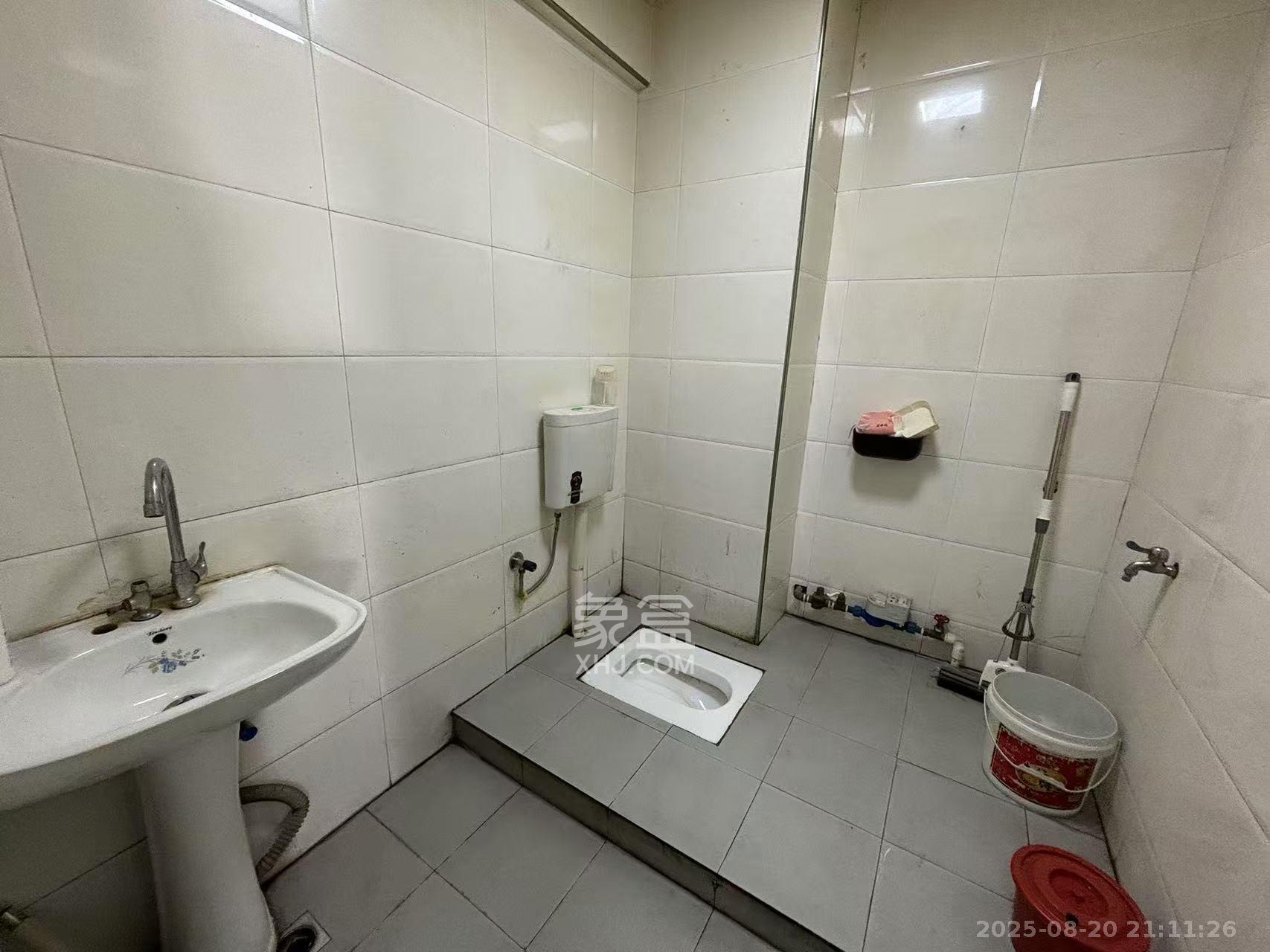 东怡外国(南湖一号) 1室1厅1卫 3400.0元/月 东怡外国(南湖一号) 1室1厅1卫 3400.0元/月室内图