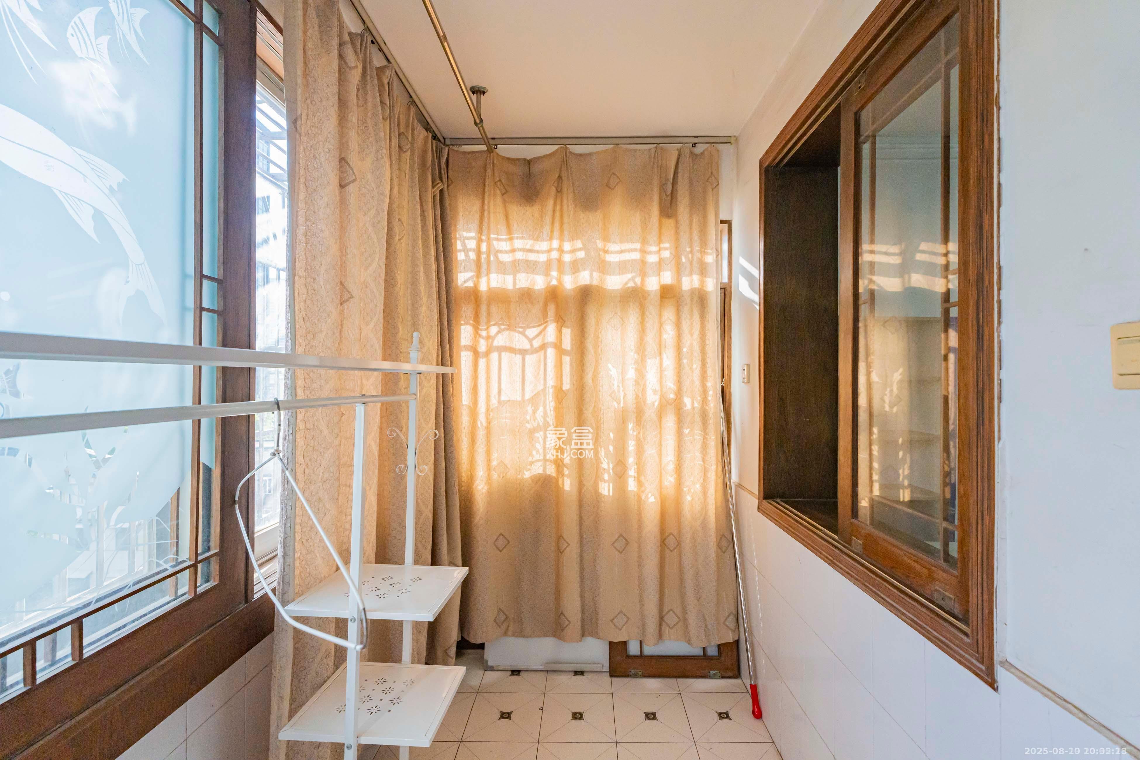 学宫街商住楼  3室2厅1卫    2300.0元/月 学宫街商住楼  3室2厅1卫    2300.0元/月室内图