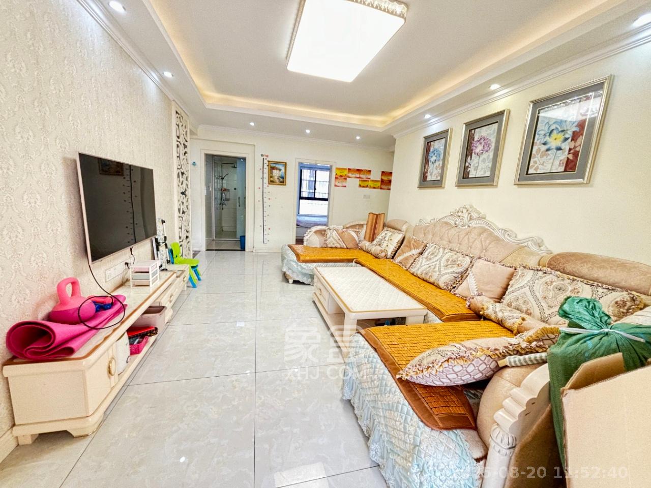 华润五彩城  3室2厅2卫    2400.0元/月 华润五彩城  3室2厅2卫    2400.0元/月