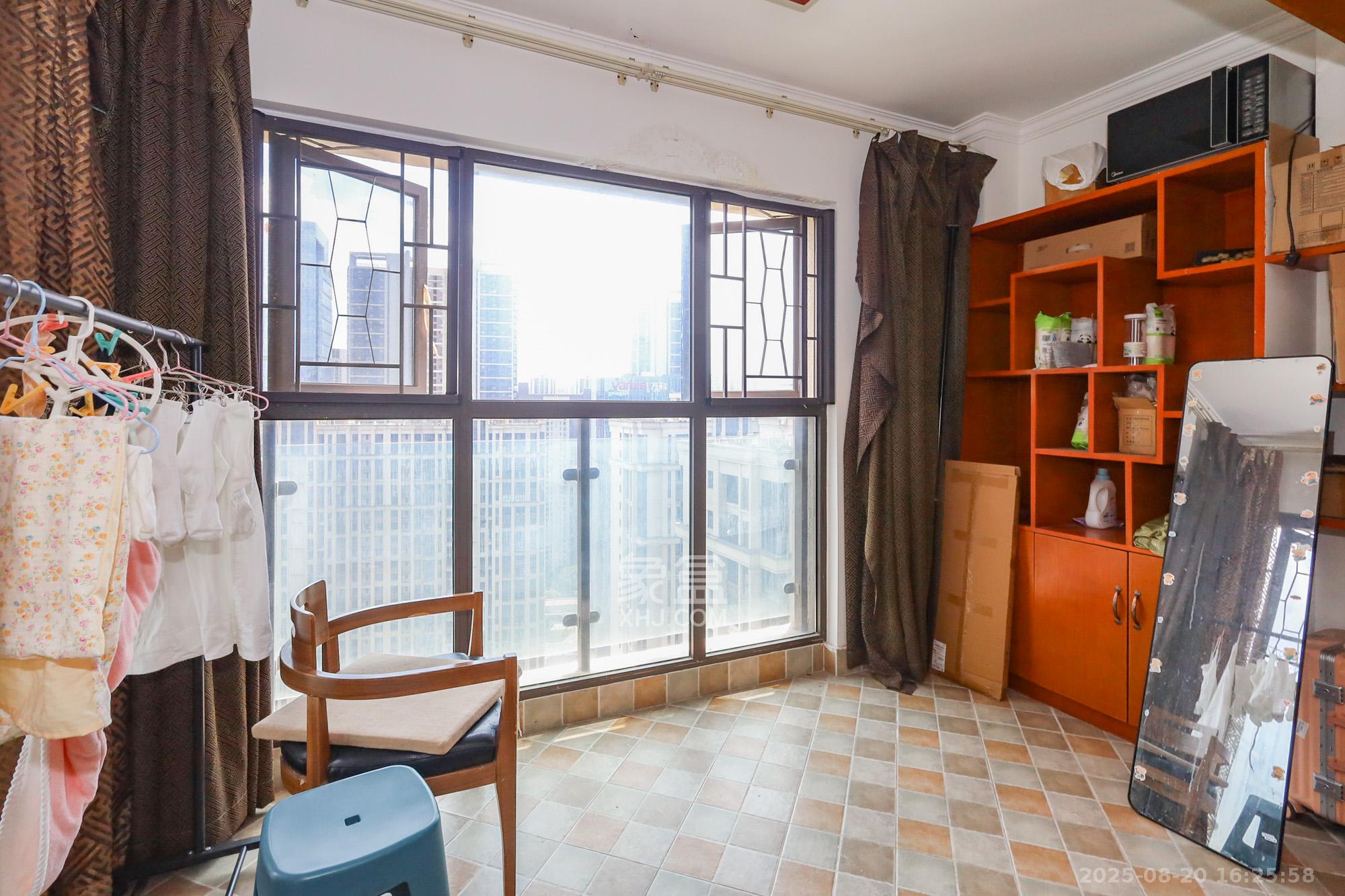 南山雍江汇(滨江国际新城) 3室2厅1卫 130.0万 南山雍江汇(滨江国际新城) 3室2厅1卫 130.0万阳台