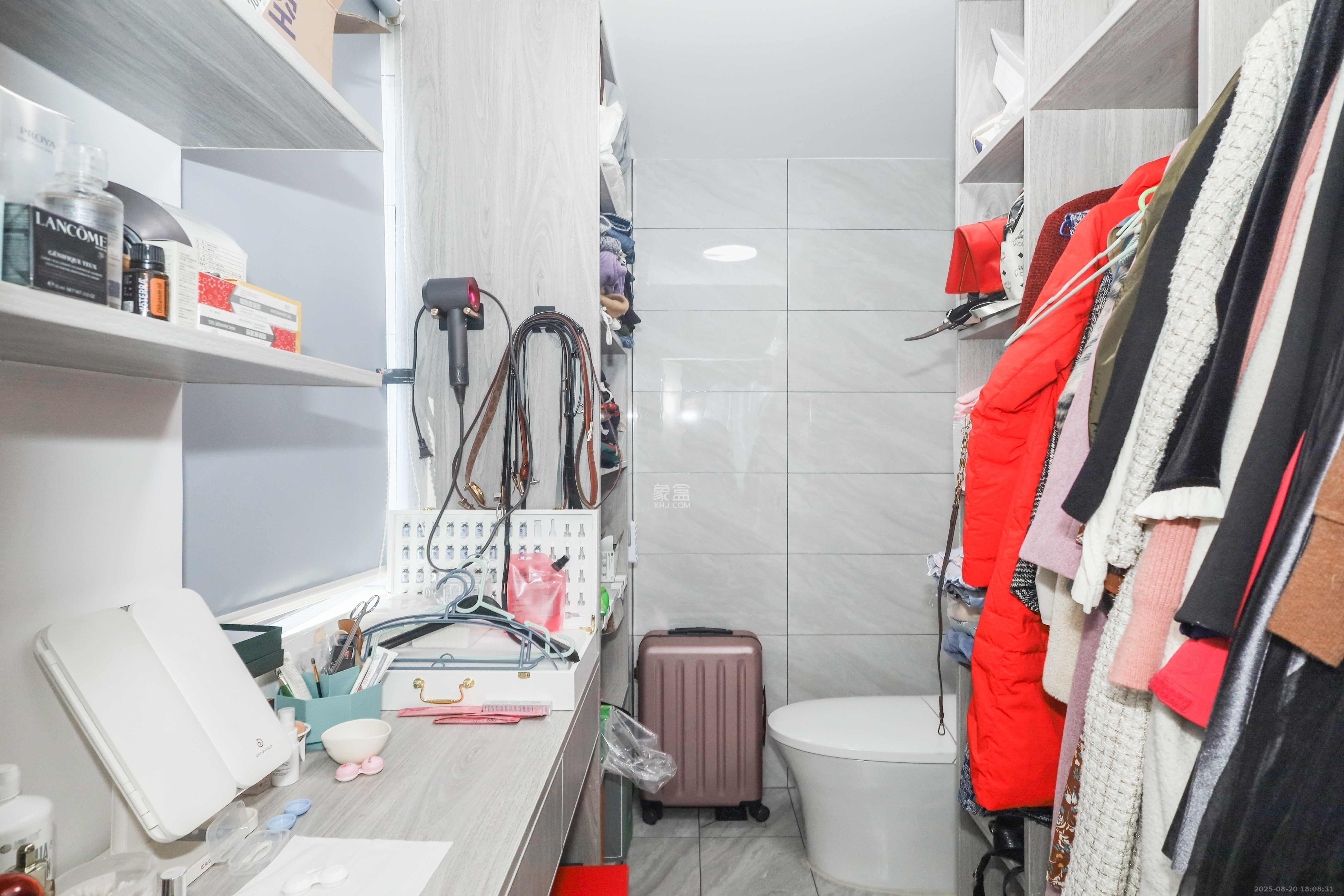 中国铁建梅溪青秀三期  3室2厅2卫    168.0万卫生间