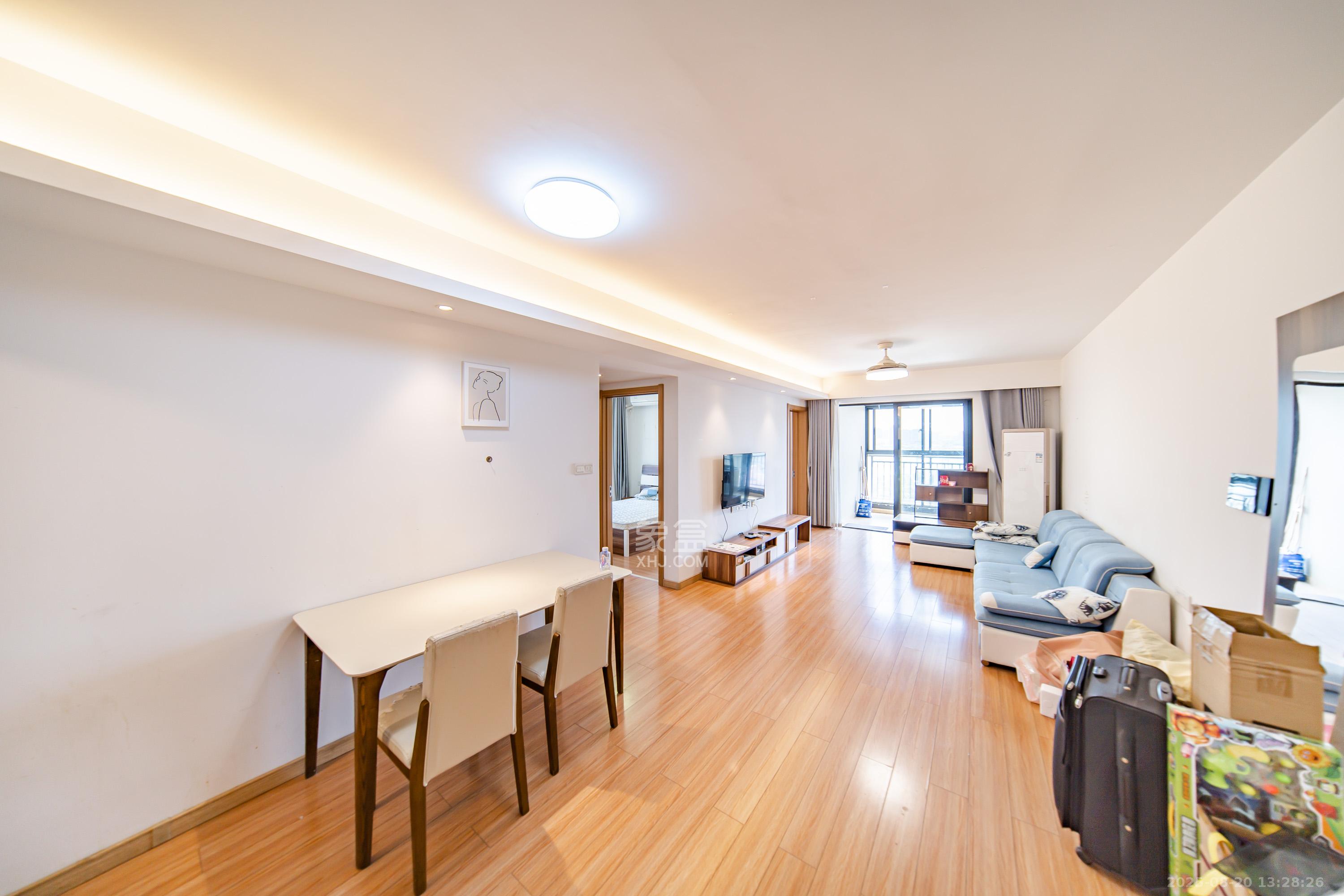 万科金域缇香 3室2厅2卫 140.0万 万科金域缇香 3室2厅2卫 140.0万客厅