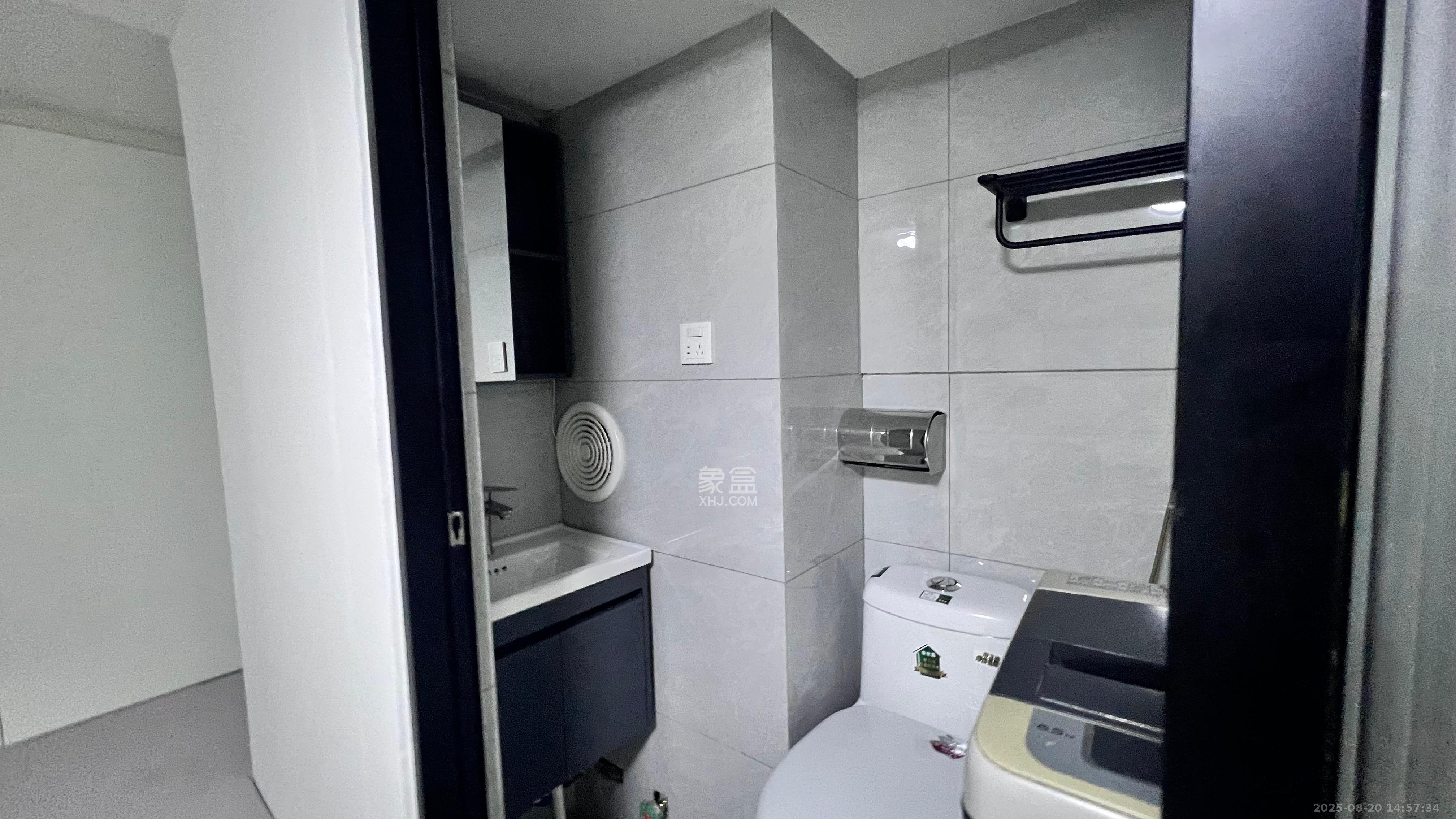 芝林商务中心 2室1厅2卫 1600.0元/月 芝林商务中心 2室1厅2卫 1600.0元/月室内图