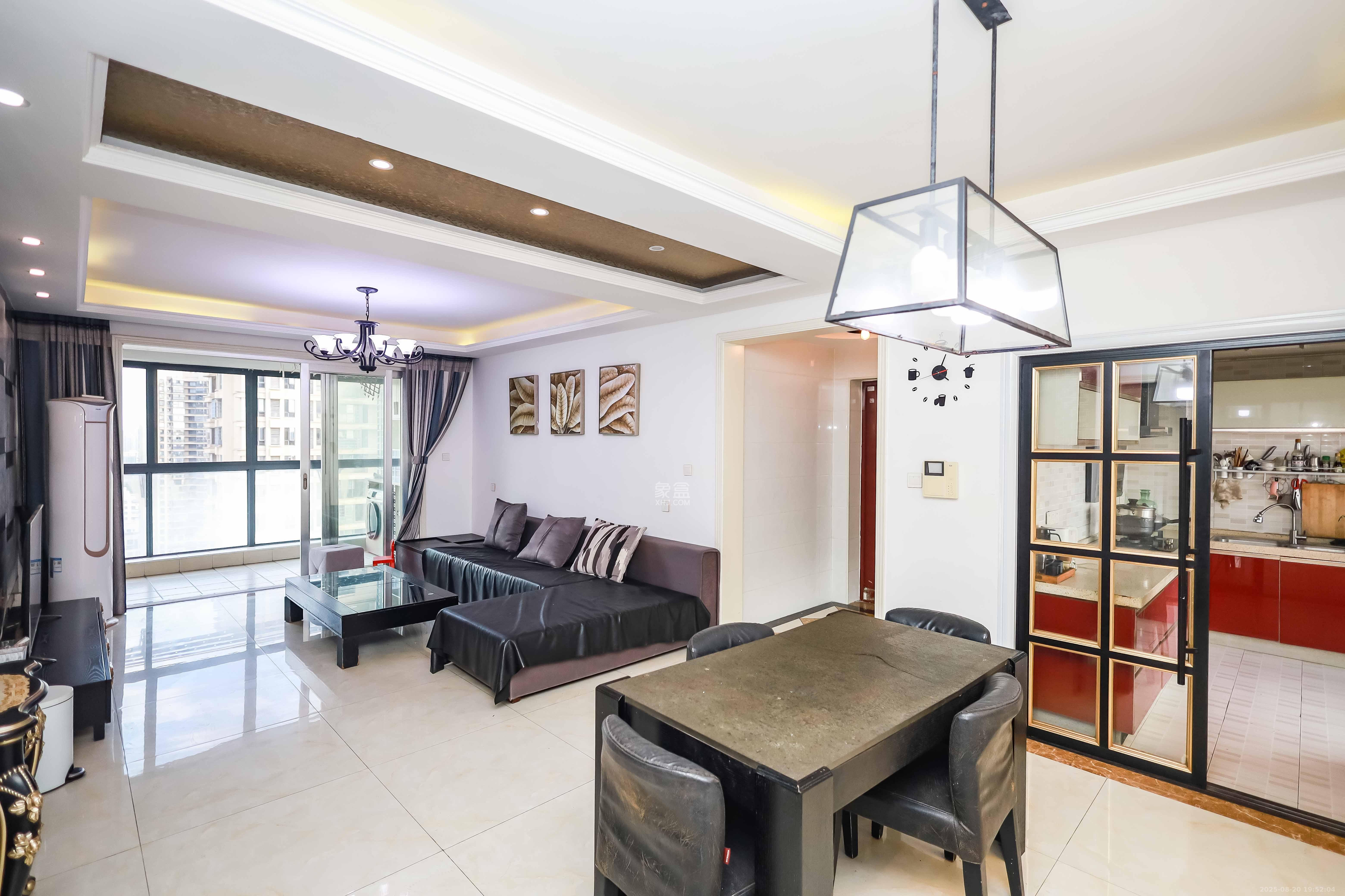 保利麓谷林语C区  4室2厅2卫    125.8万 保利麓谷林语C区  4室2厅2卫    125.8万客厅