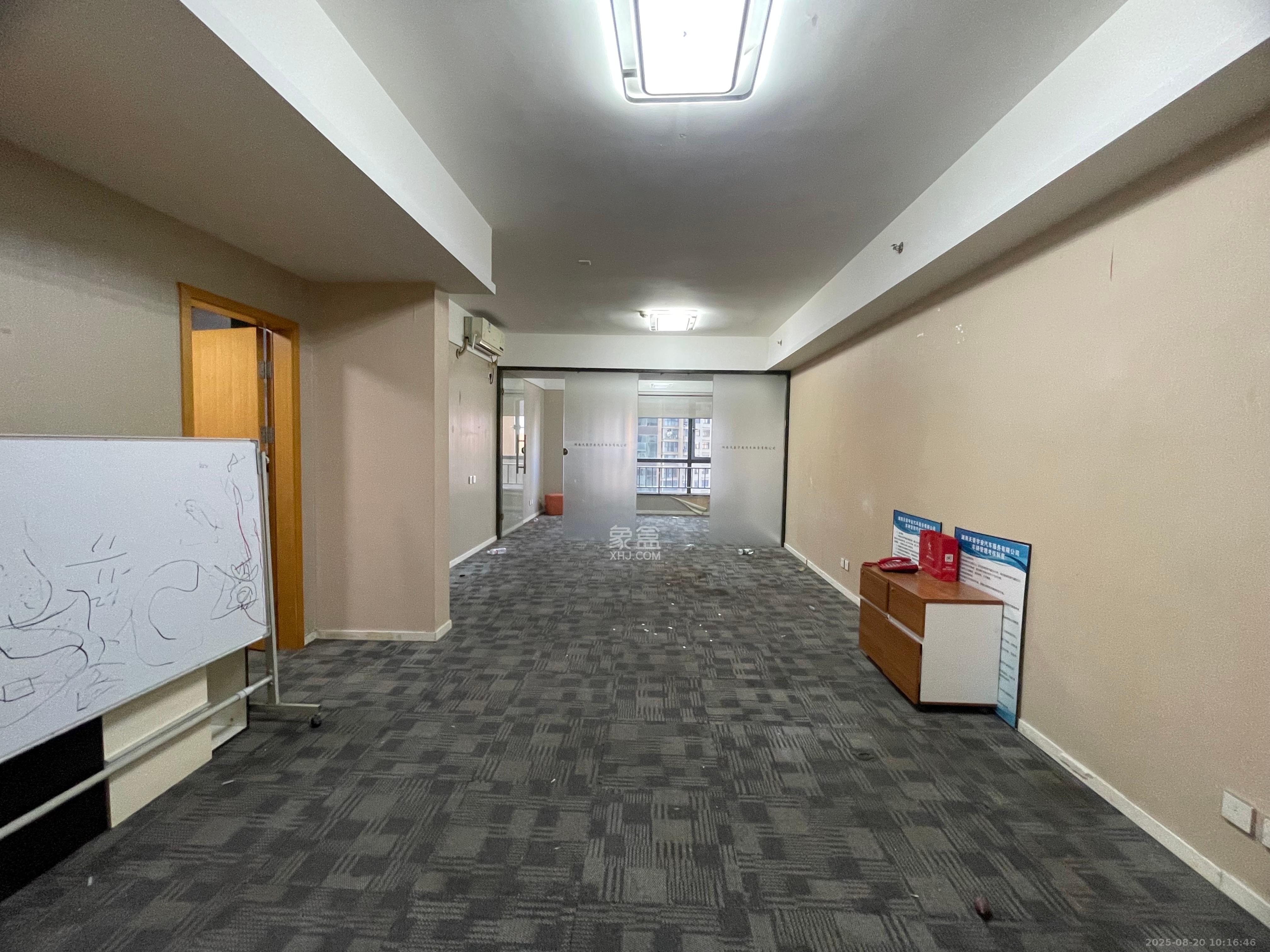 德思勤城市广场(宝格丽公寓) 1室1厅1卫 2500.0元/月 德思勤城市广场(宝格丽公寓) 1室1厅1卫 2500.0元/月室内图