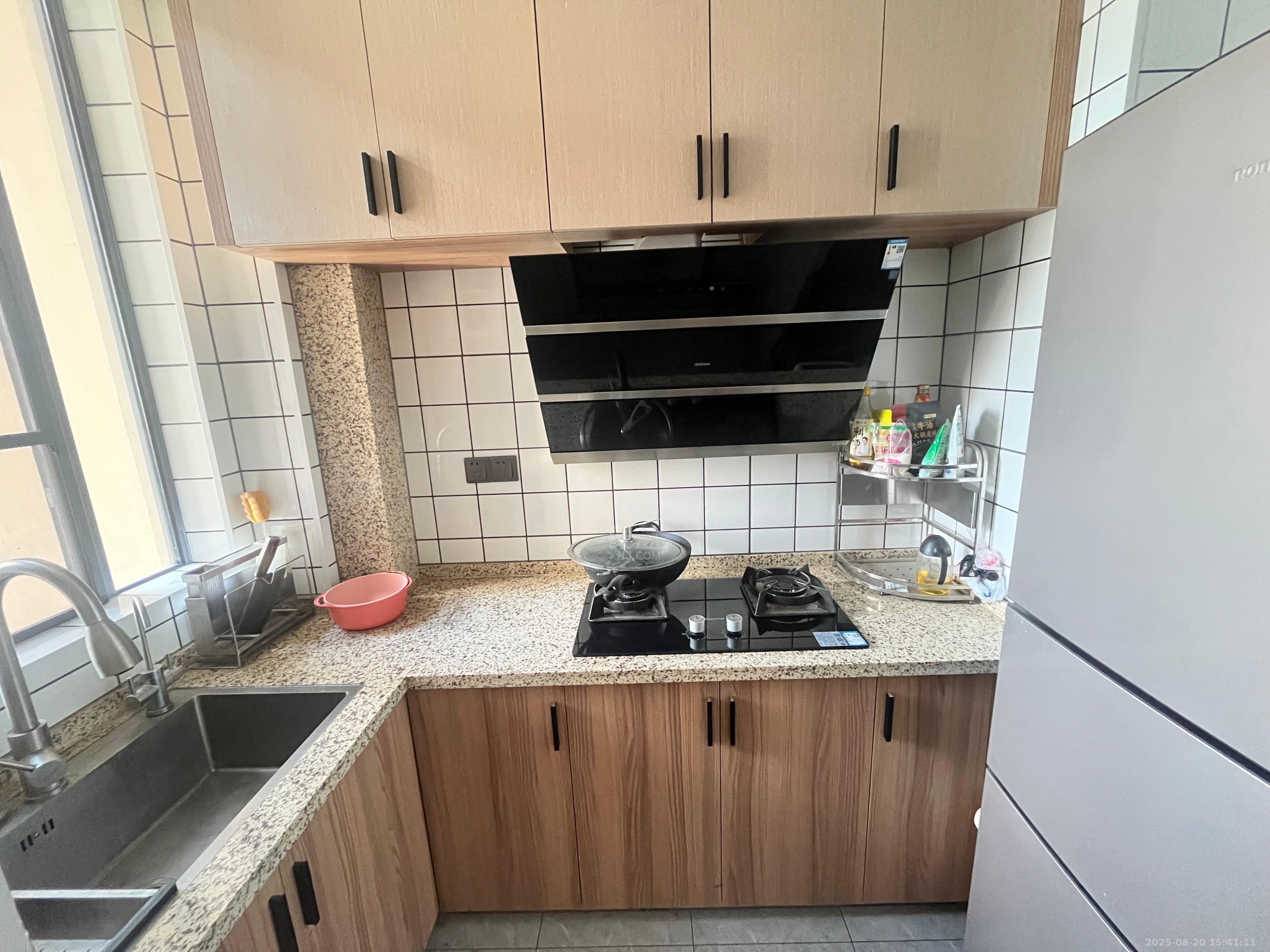 山水豪庭  1室1厅1卫    1600.0元/月室内图