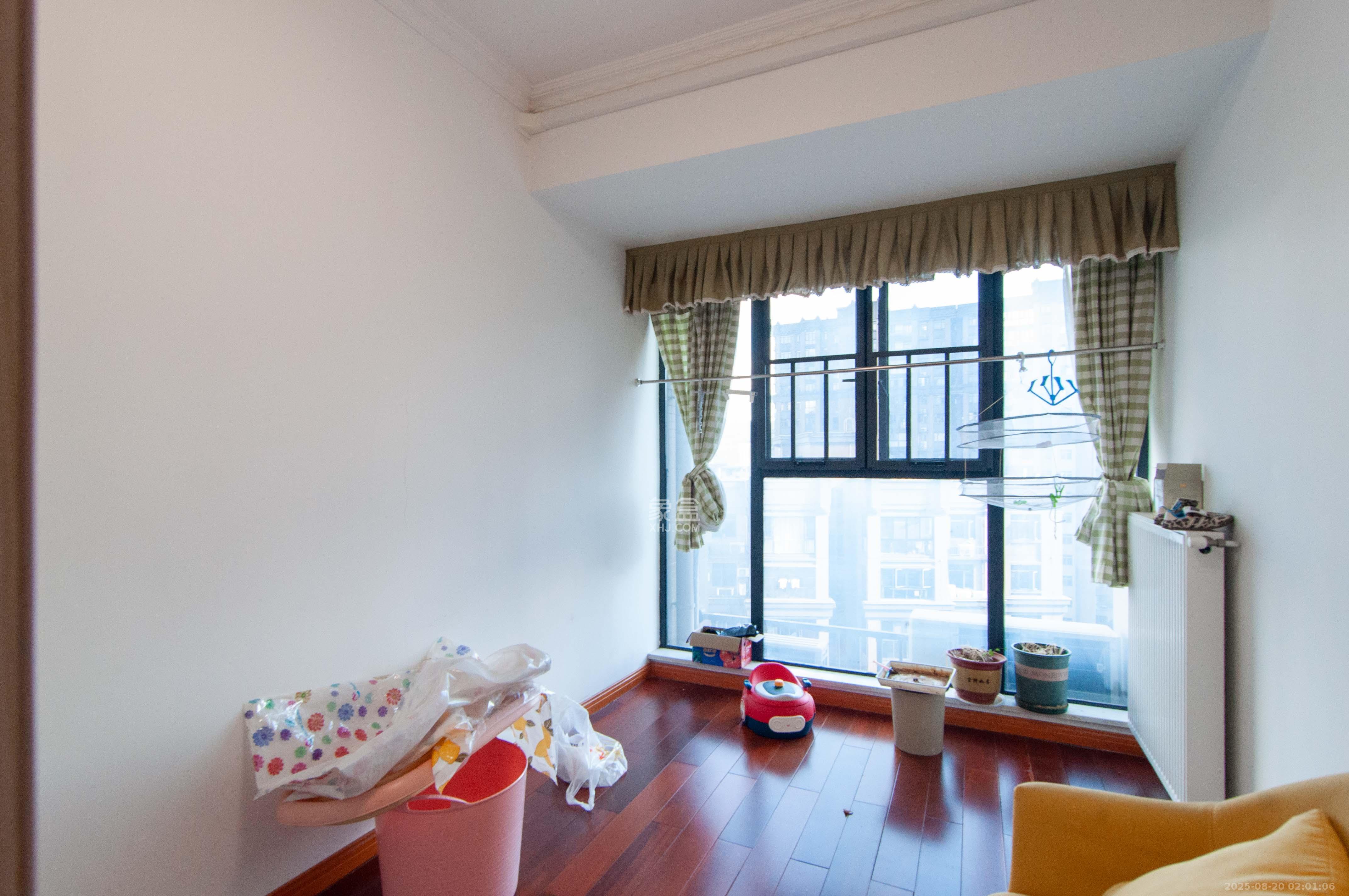 中央美郡  4室2厅2卫    170.0万其他