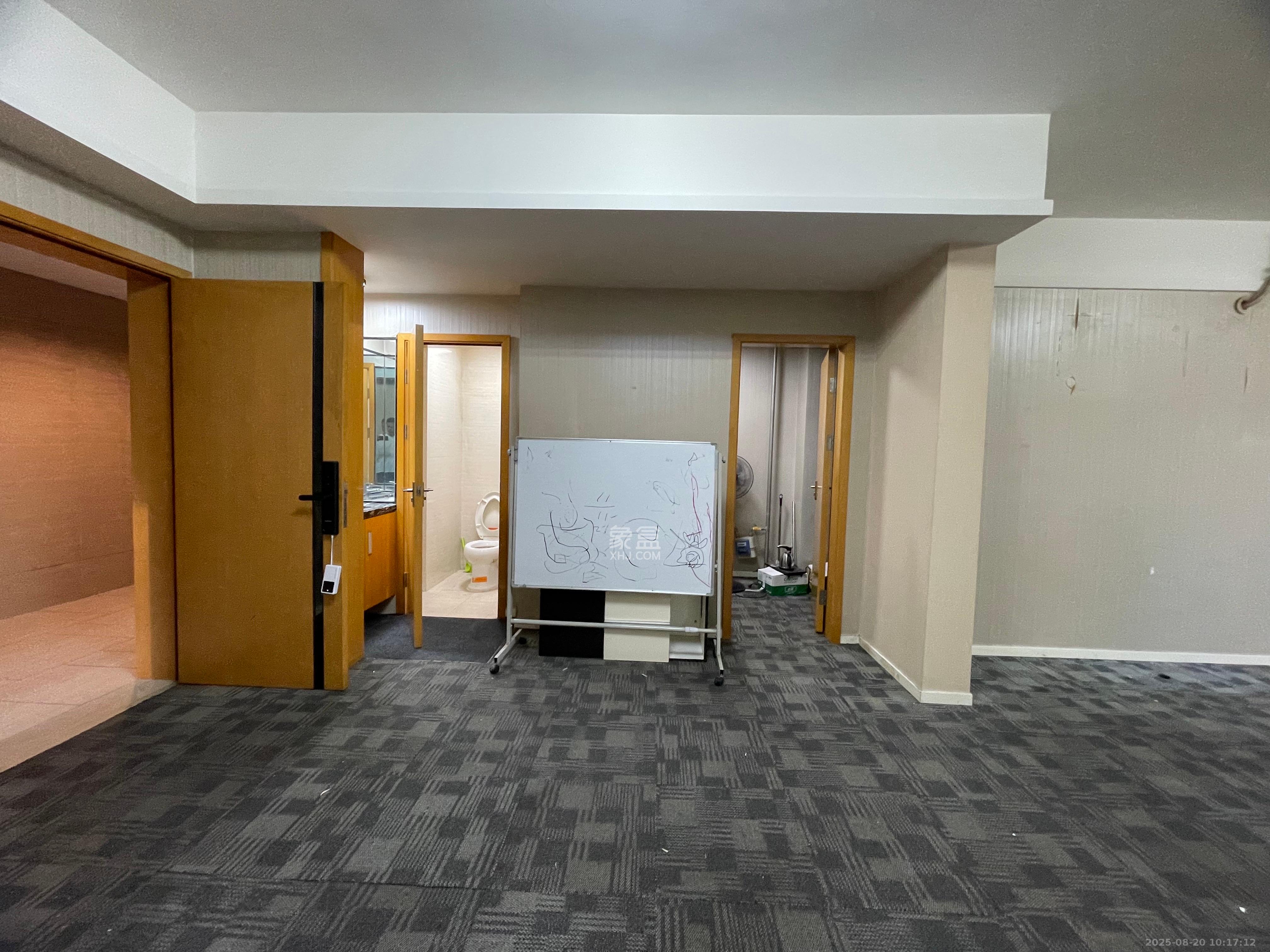 德思勤城市广场(宝格丽公寓) 1室1厅1卫 2500.0元/月 德思勤城市广场(宝格丽公寓) 1室1厅1卫 2500.0元/月室内图