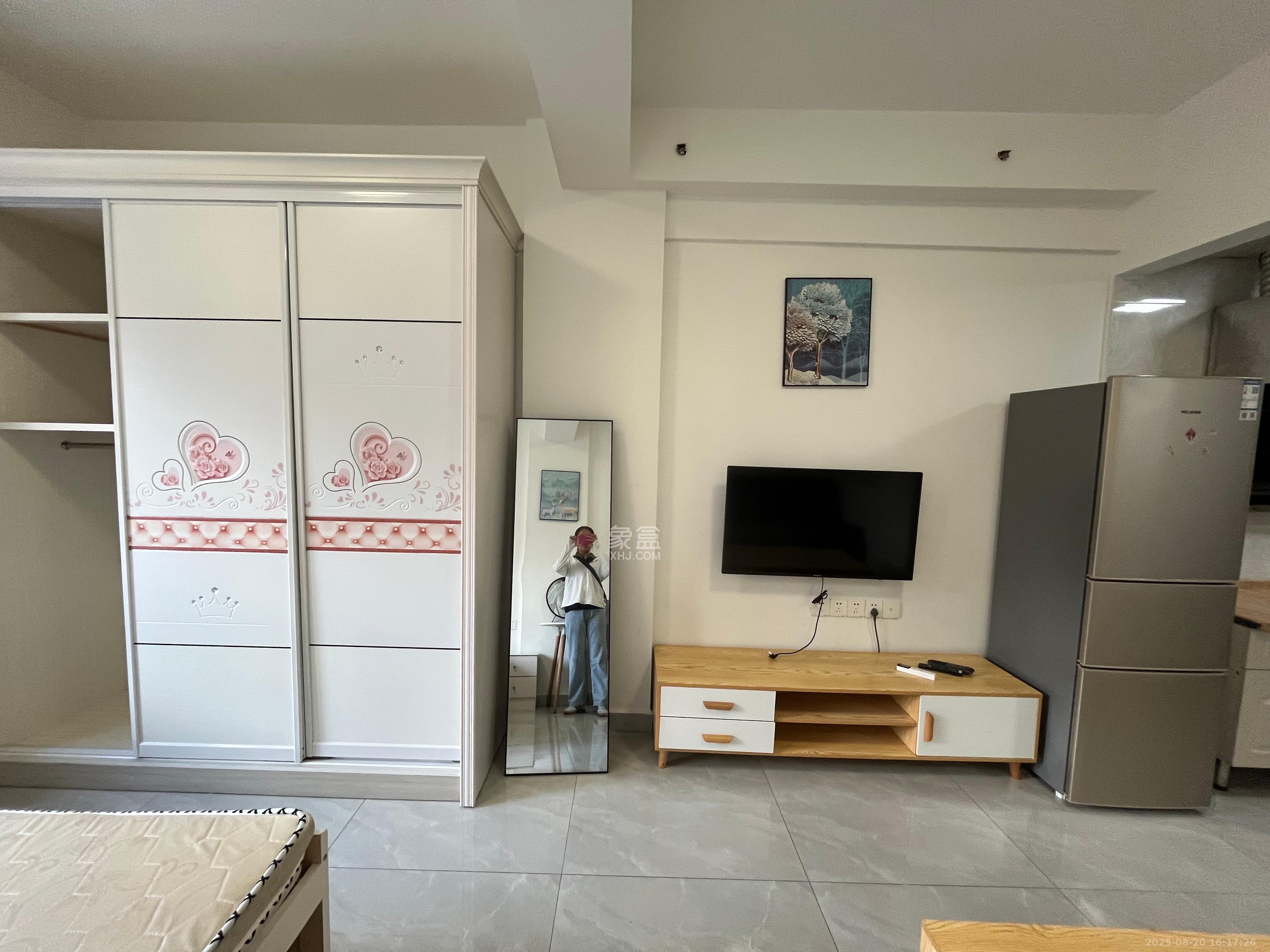 芙蓉万国城MOMA（卓越汇富苑）  1室1厅1卫   1250.00元/月室内图