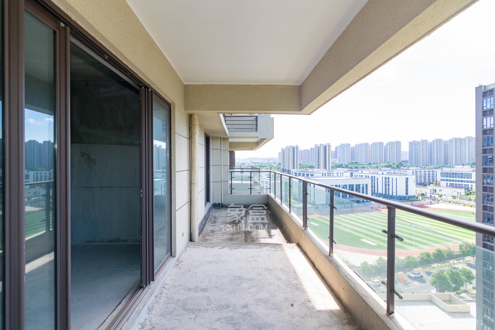 碧桂园御园  4室2厅2卫    166.0万阳台