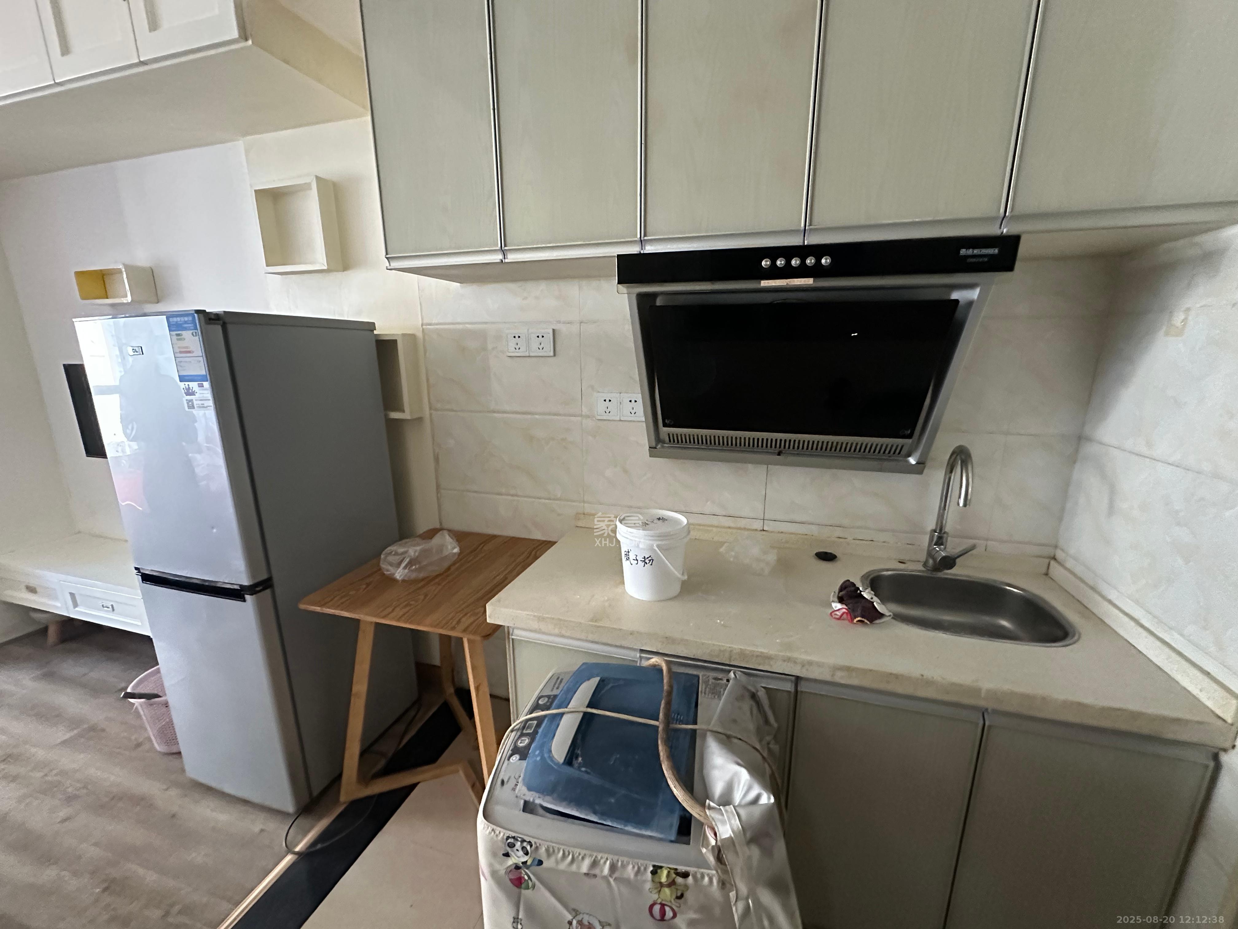 融科东南海 1室1厅1卫 1200.00元/月 融科东南海 1室1厅1卫 1200.00元/月室内图