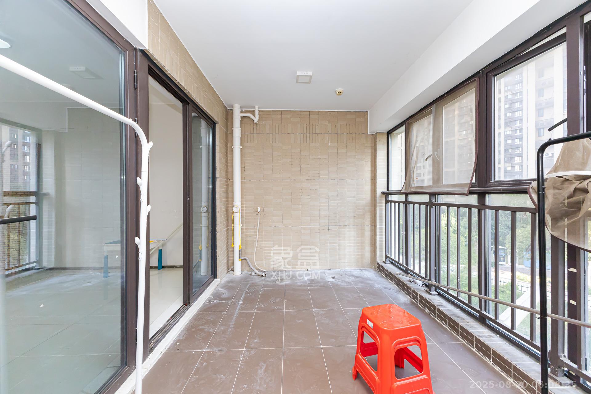 时代倾城二期  2室2厅1卫    60.0万阳台