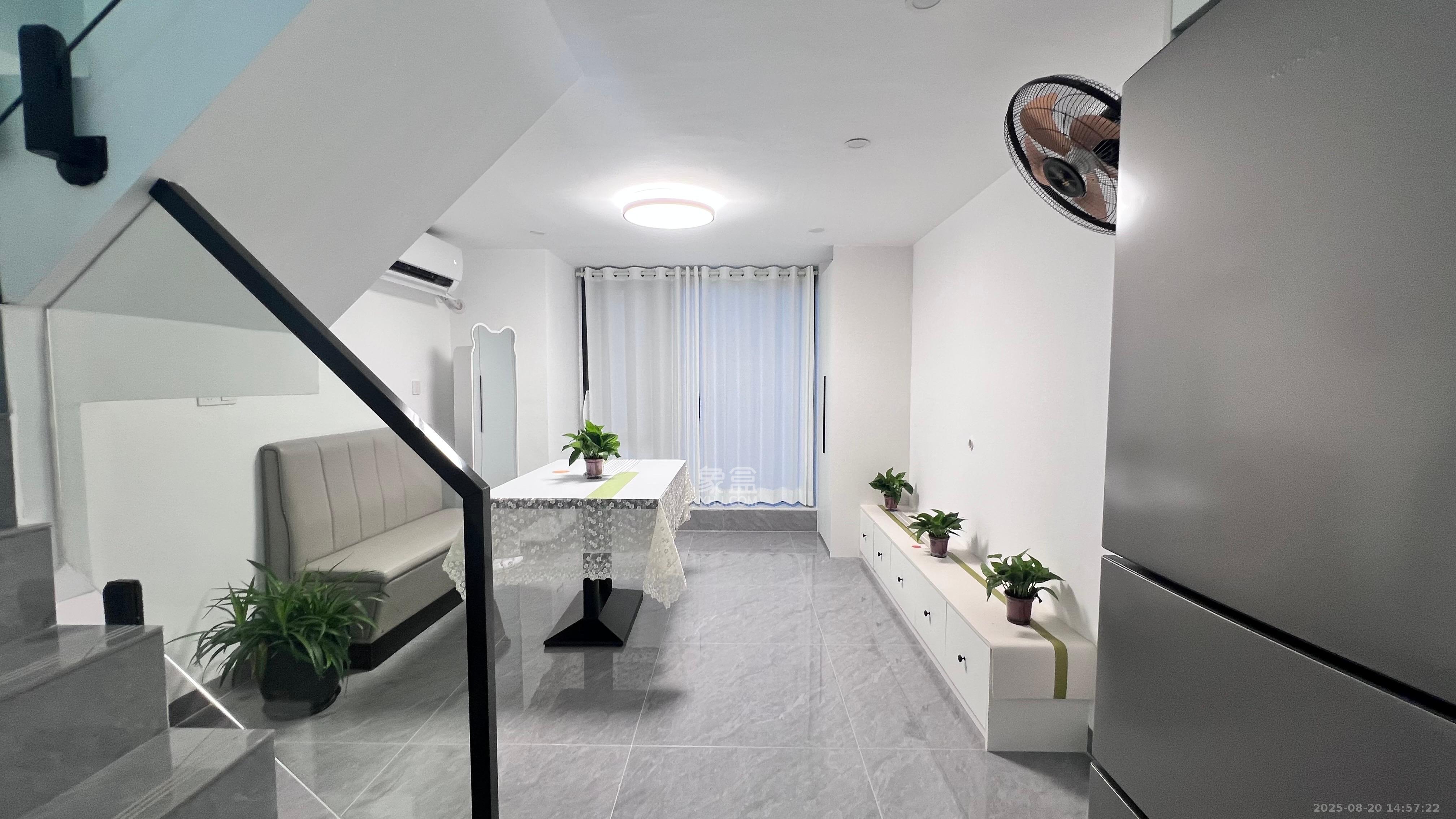 芝林商务中心 2室1厅2卫 1600.0元/月 芝林商务中心 2室1厅2卫 1600.0元/月室内图