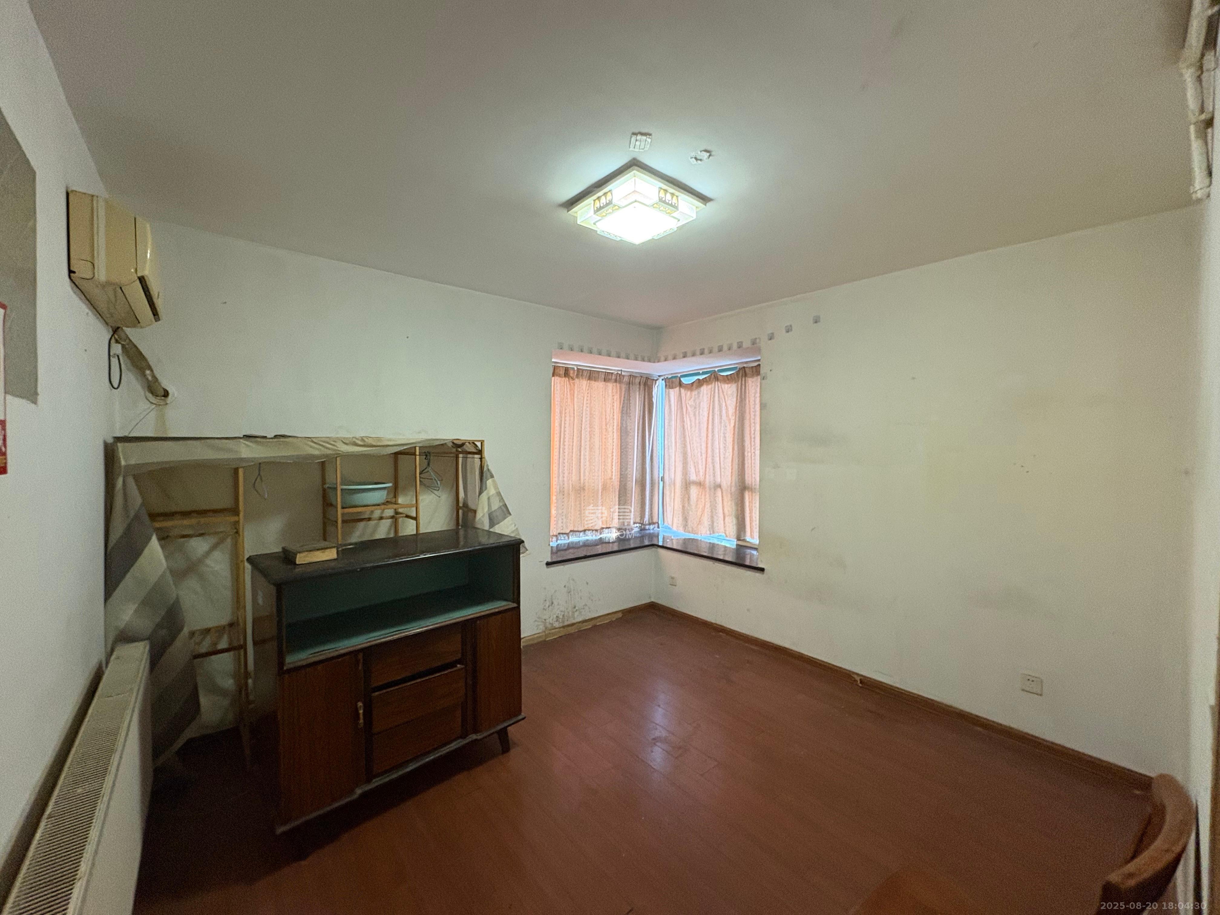 西湖丽景  4室2厅1卫    3000.0元/月室内图