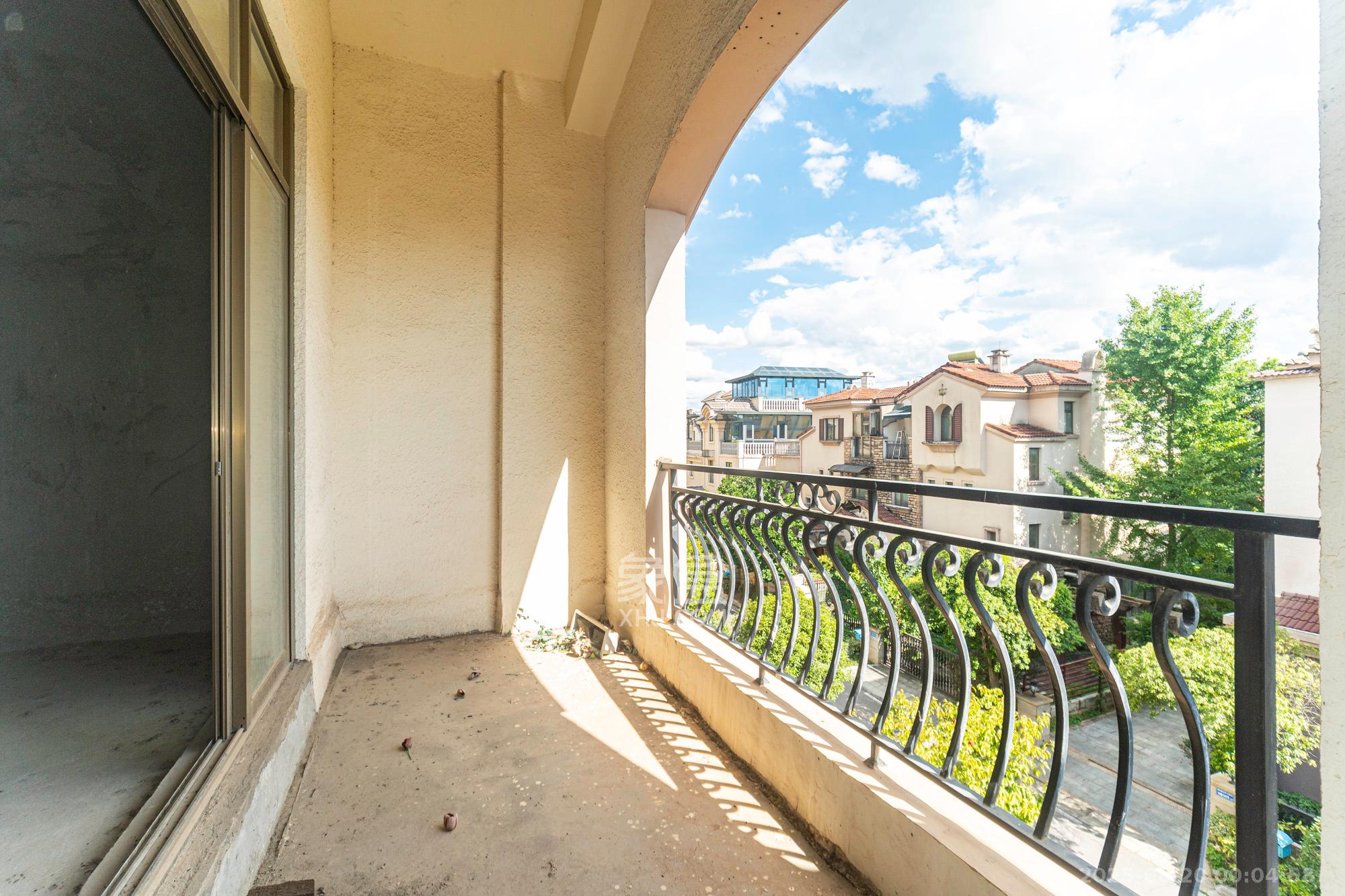 碧桂园威尼斯城  4室2厅5卫    415.0万 碧桂园威尼斯城  4室2厅5卫    415.0万阳台