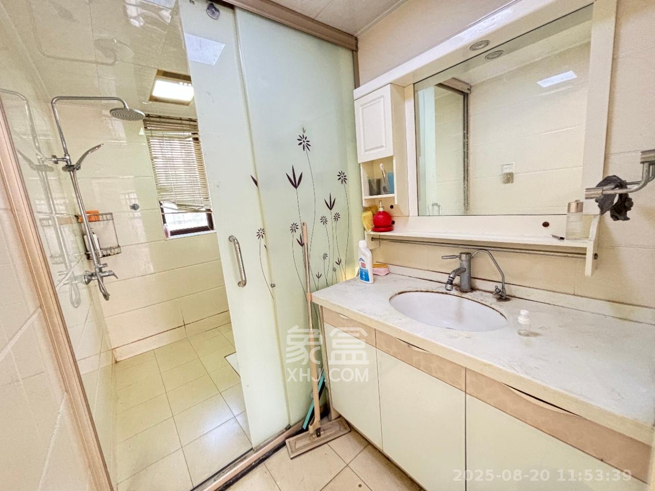 华润五彩城  3室2厅2卫    2400.0元/月 华润五彩城  3室2厅2卫    2400.0元/月室内图