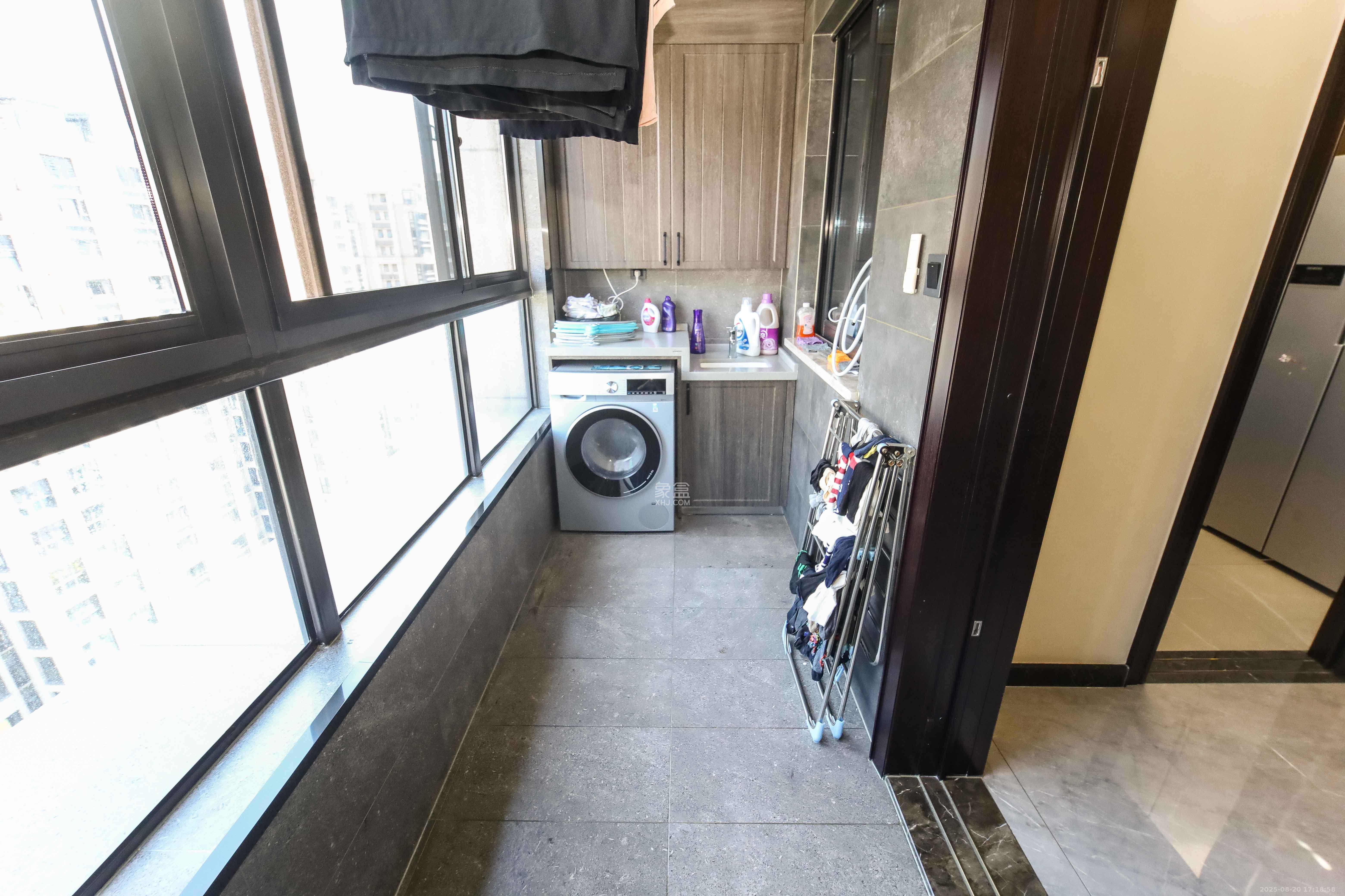 明昇壹城(明昇时代广场)一期 4室2厅2卫 268.0万 明昇壹城(明昇时代广场)一期 4室2厅2卫 268.0万阳台