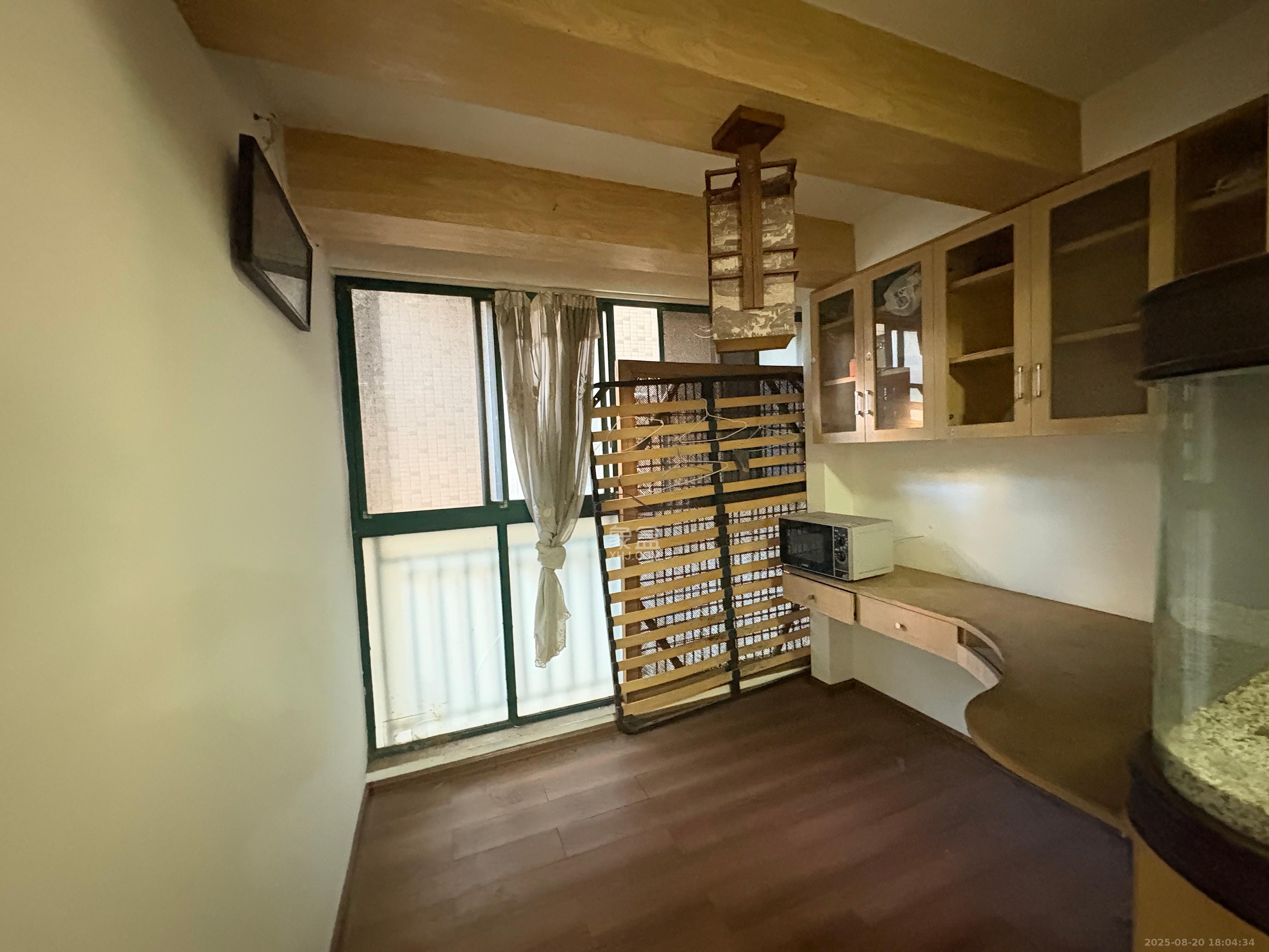 西湖丽景  4室2厅1卫    3000.0元/月室内图